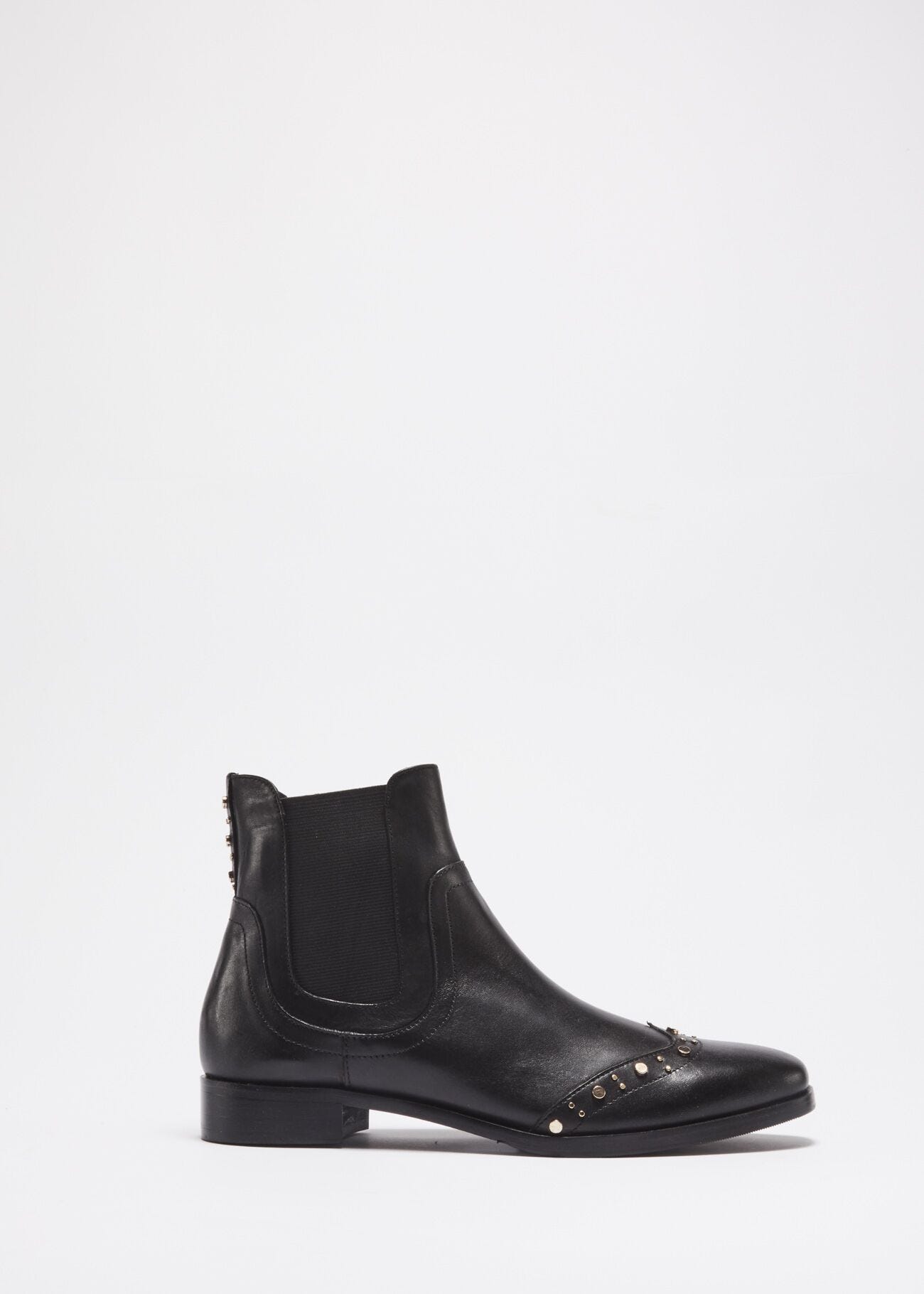 Beatle boot with dovetail embellishment