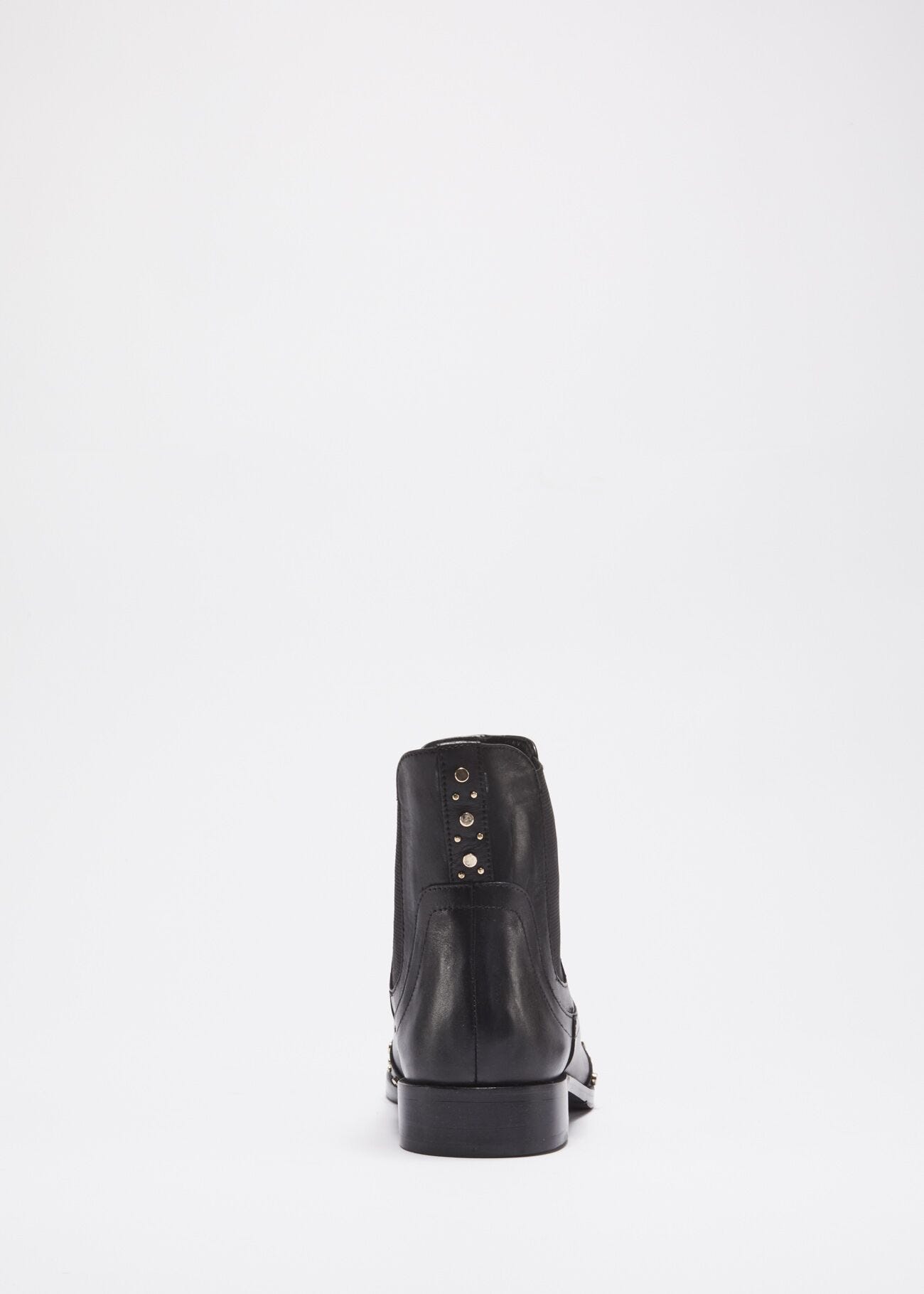 Beatle boot with dovetail embellishment