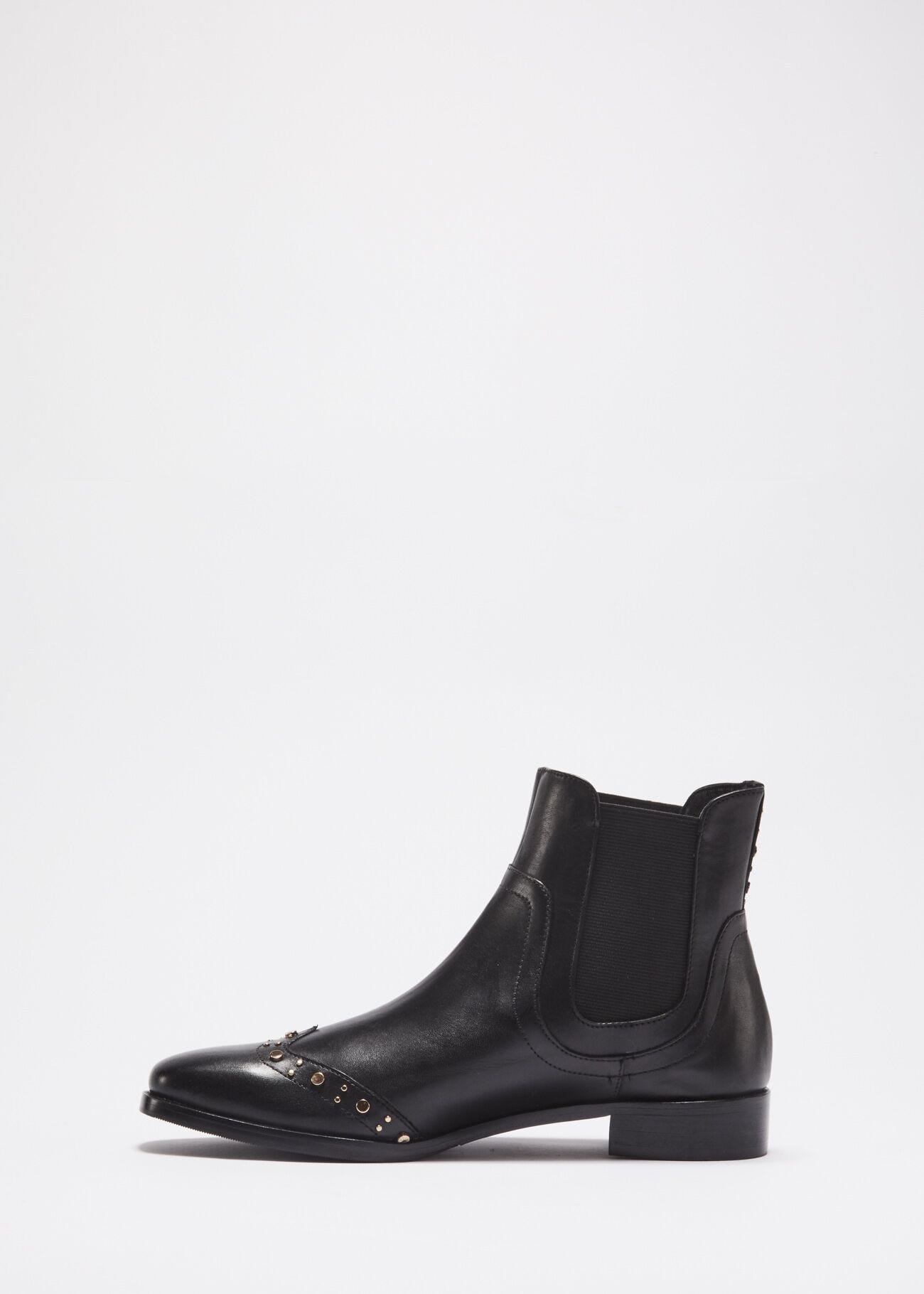Beatle boot with dovetail embellishment