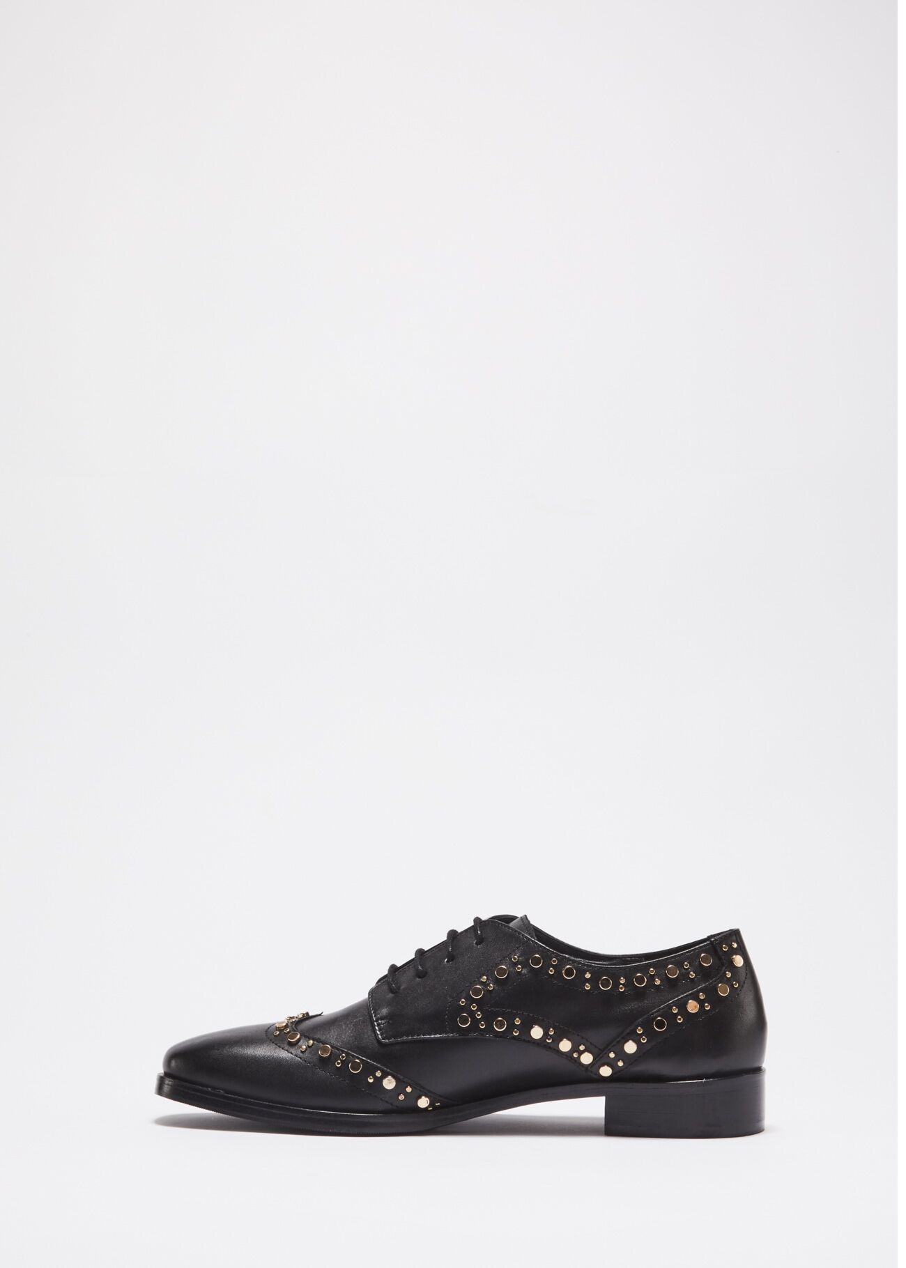 Beatle boot with dovetail embellishment