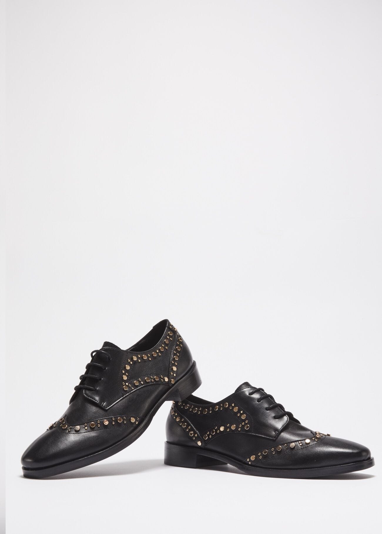 Beatle boot with dovetail embellishment