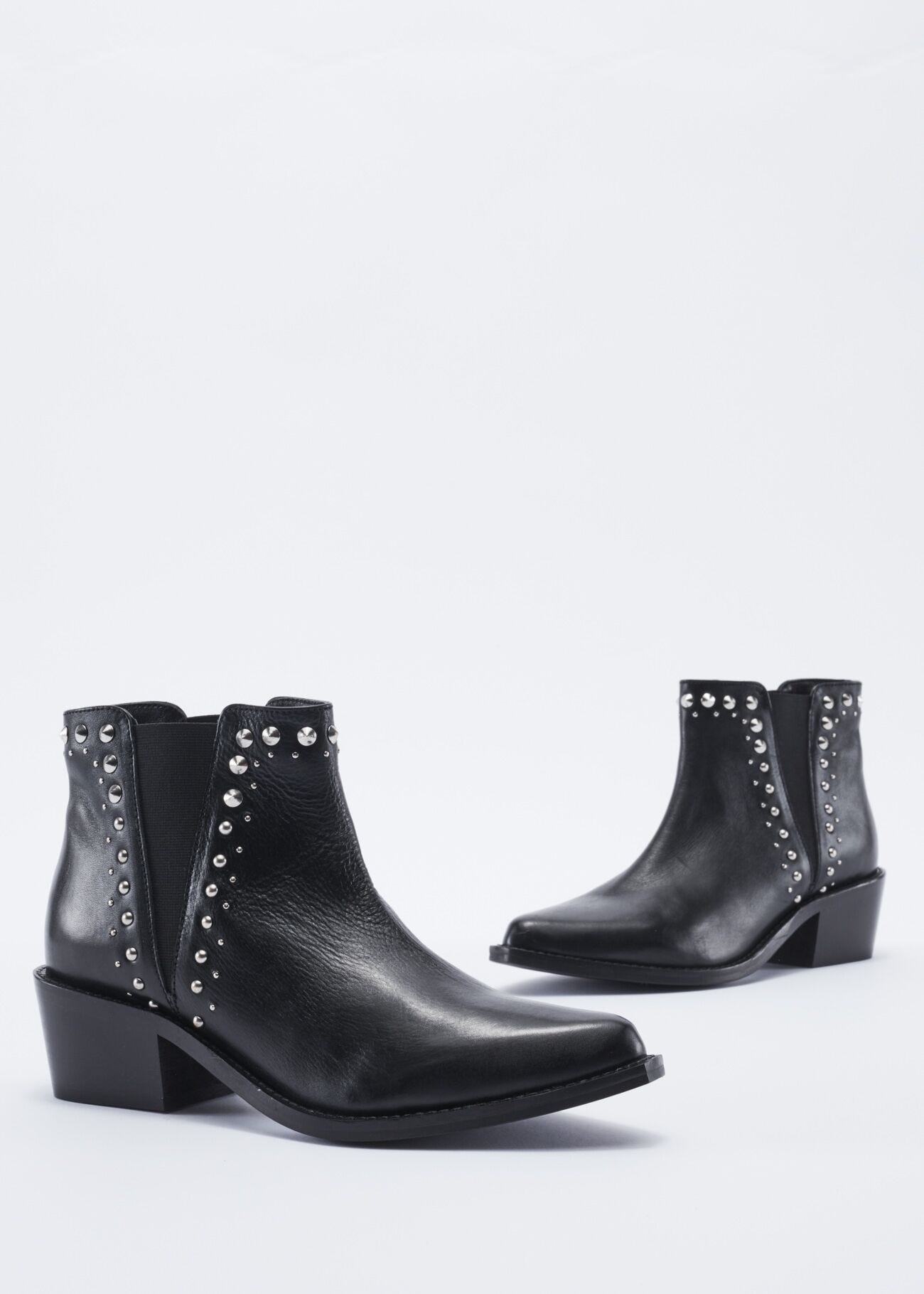 Cowboy boot with spherical studs