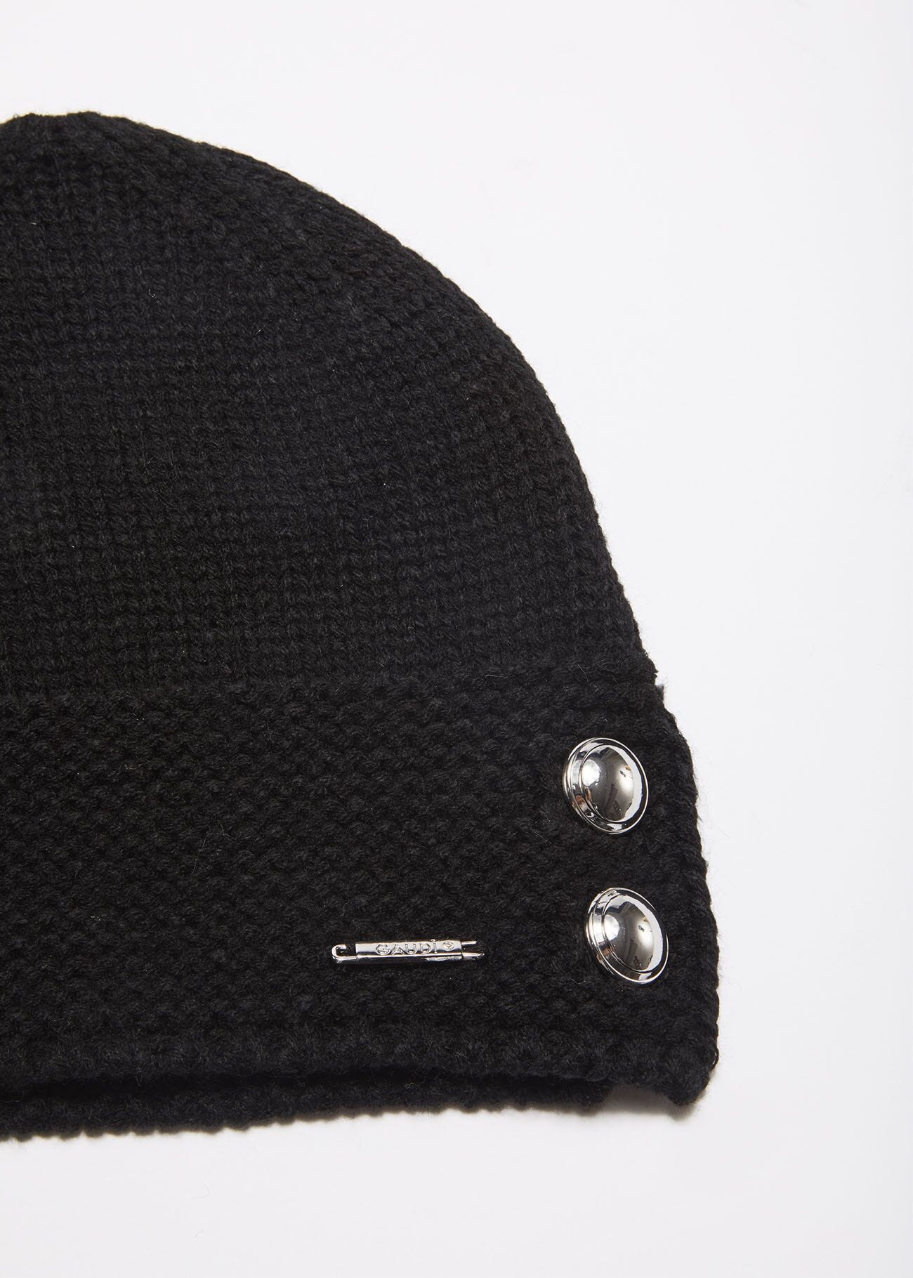 Hat with buttons