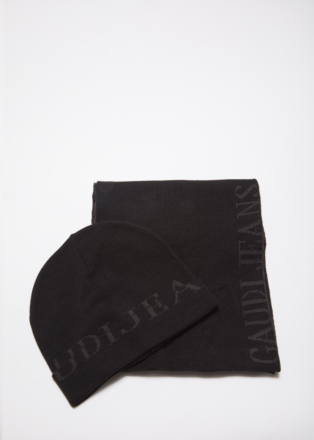 Scarf and hat set