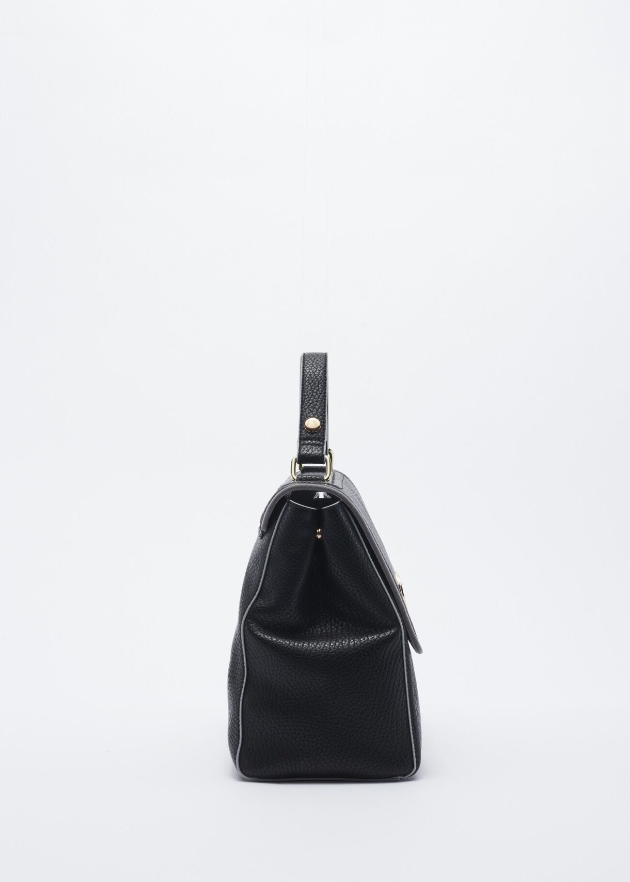 Sac en similicuir avec d&eacute;corations