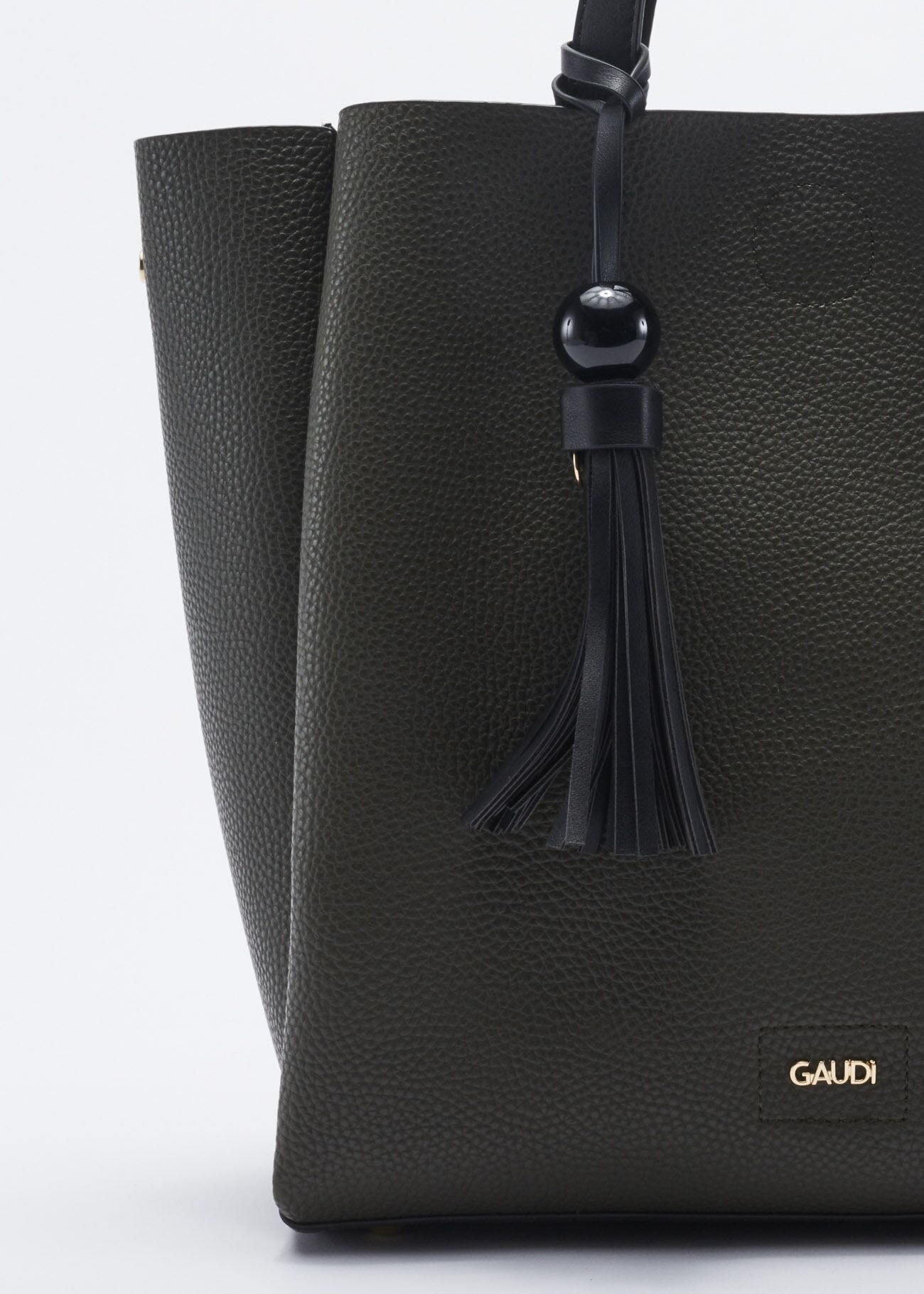 Bag with contrasting colour handles