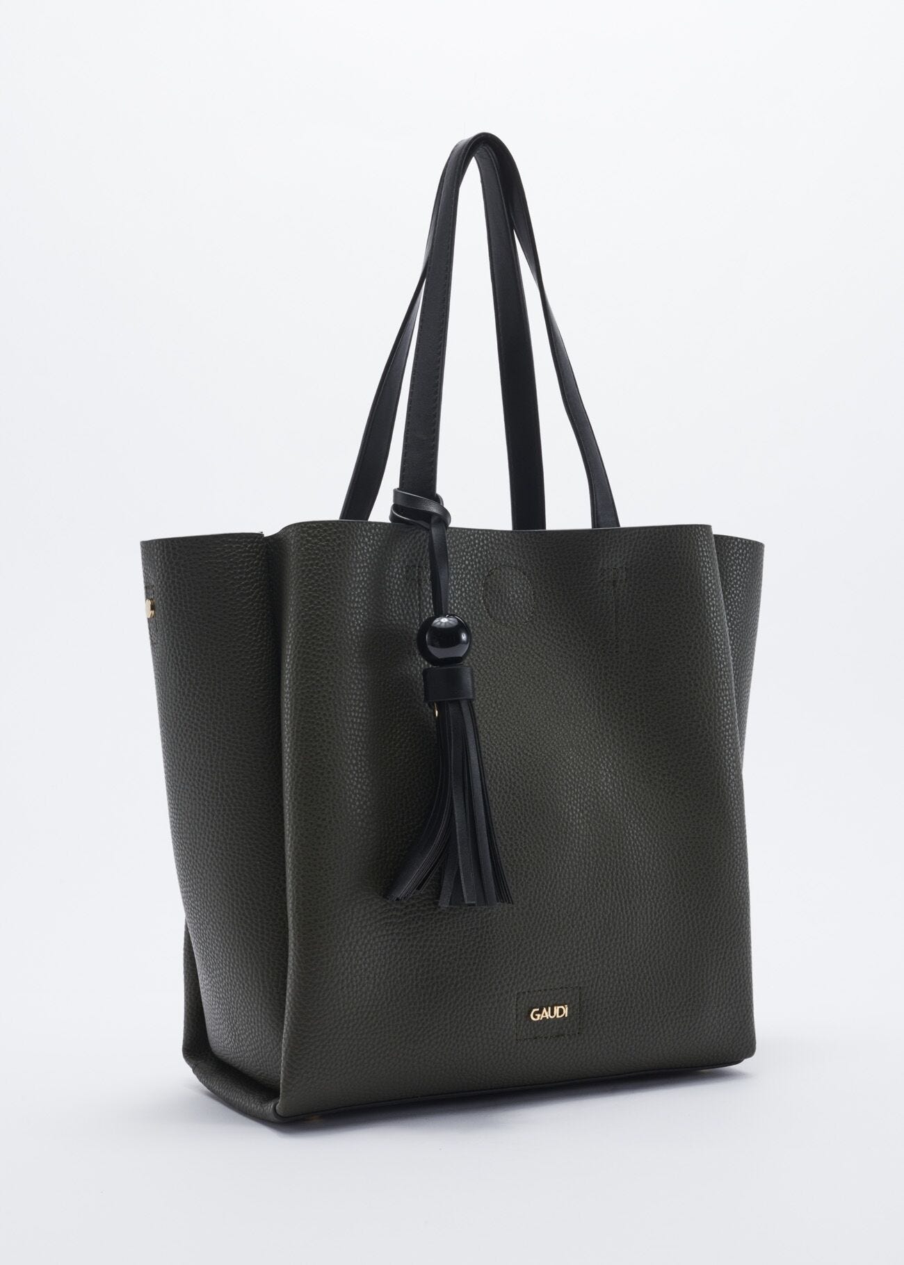 Bag with contrasting colour handles