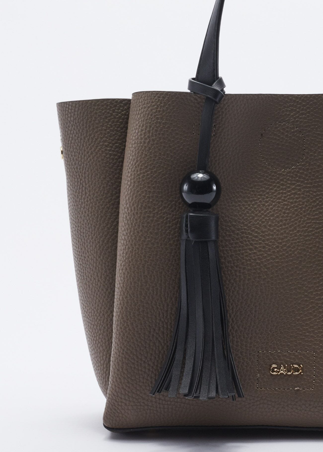 Bag with contrasting colour handles