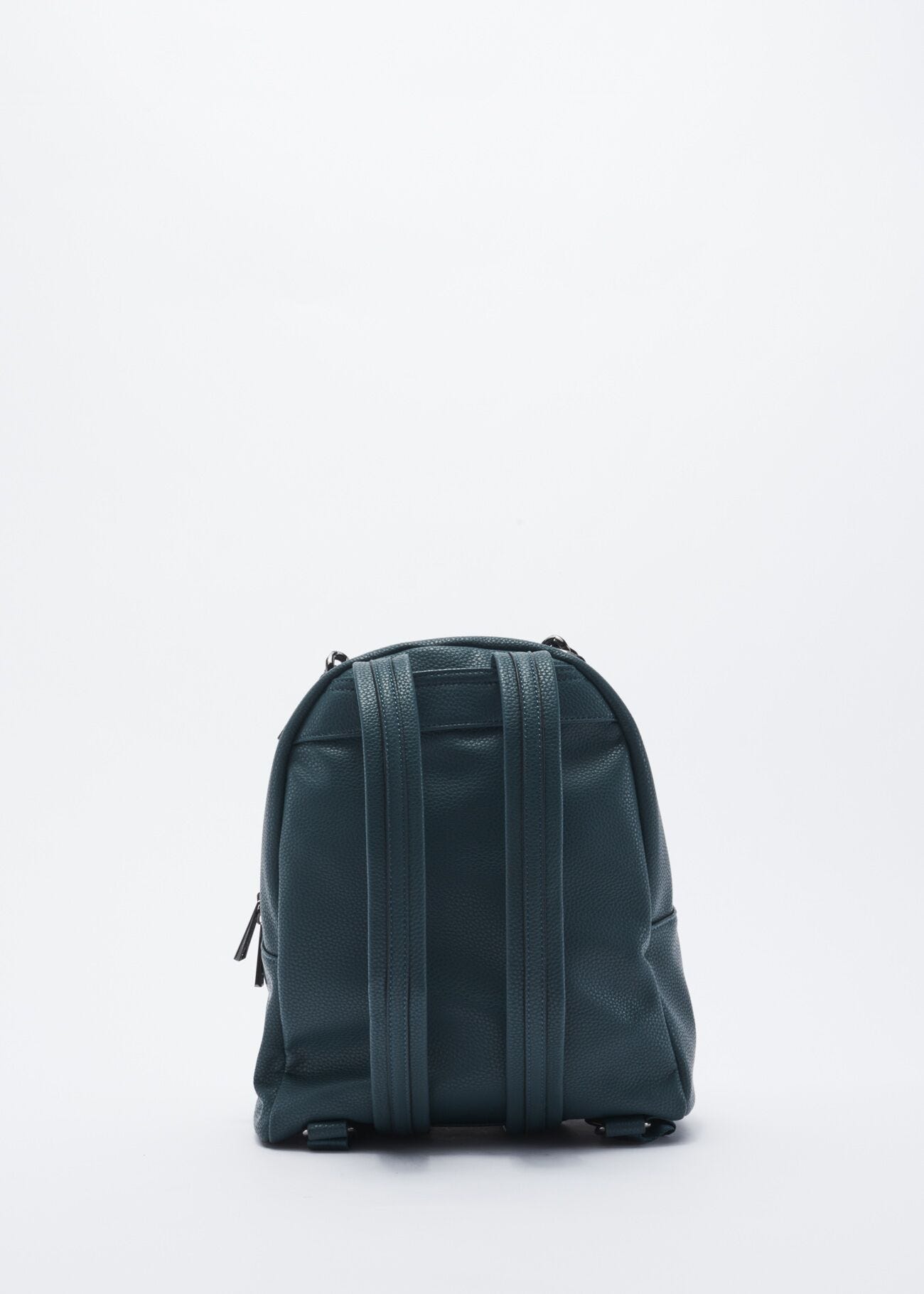 Rucksack with metal chain handle