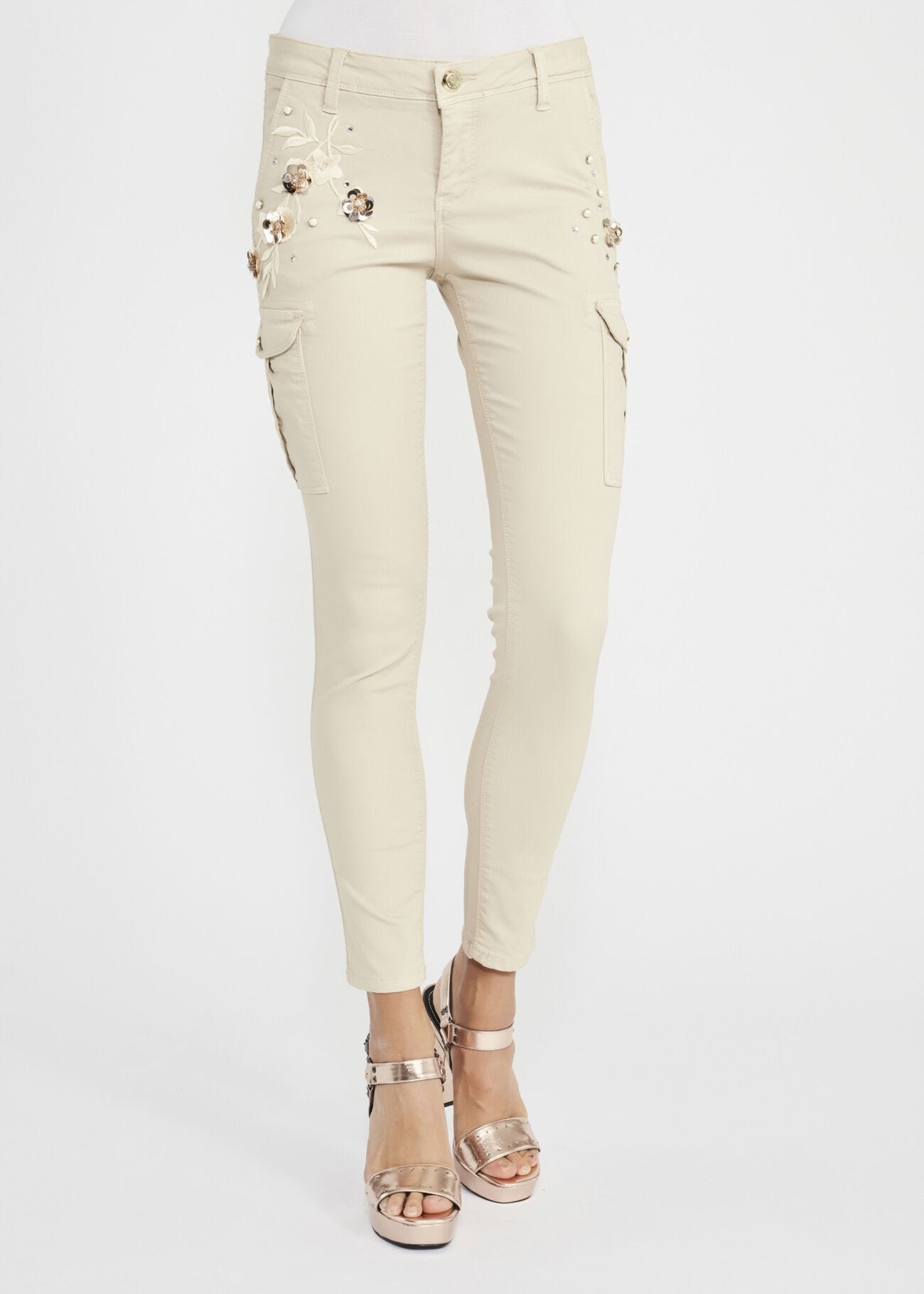 Pantalon cargo avec broderie 