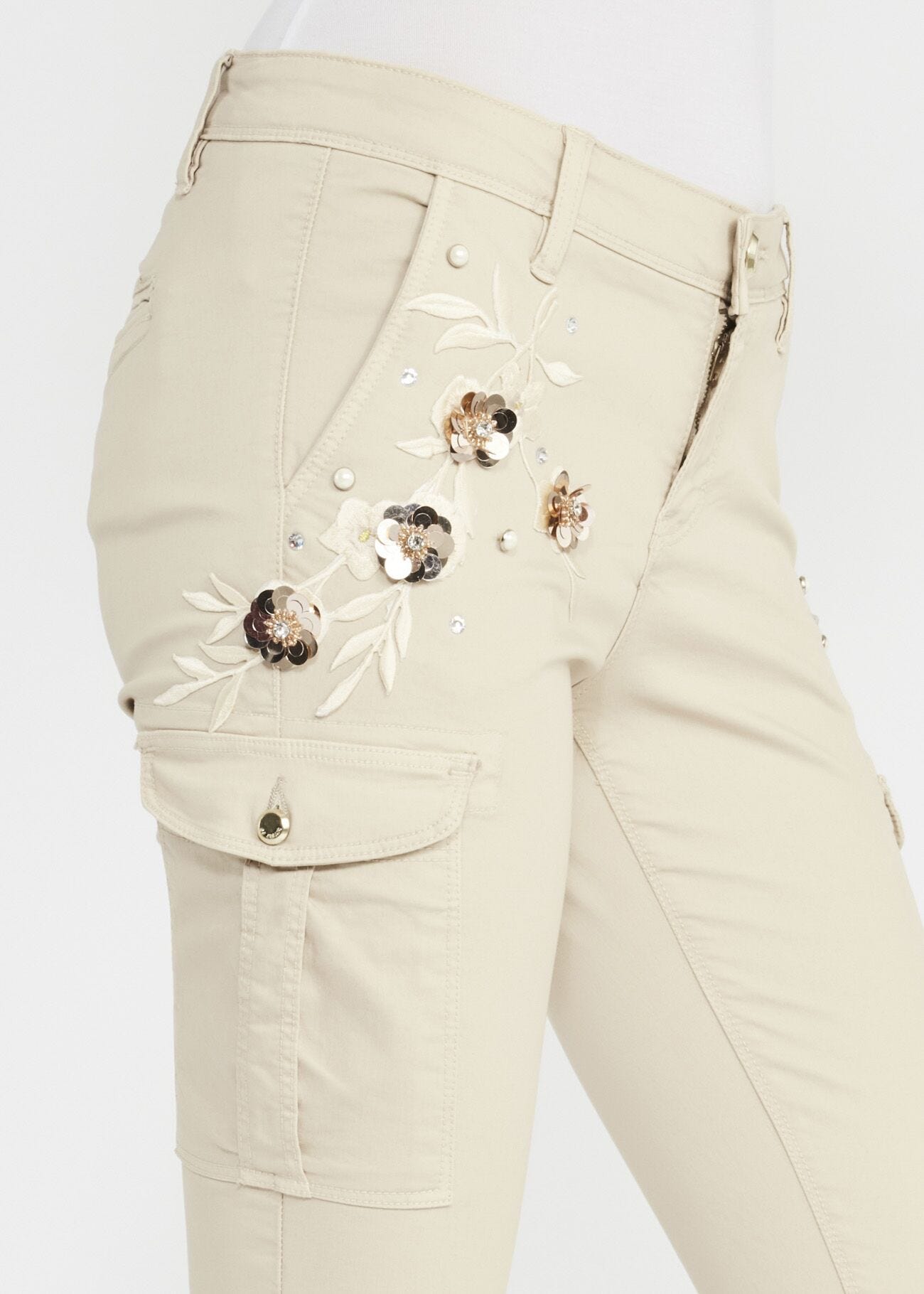 Pantalon cargo avec broderie 