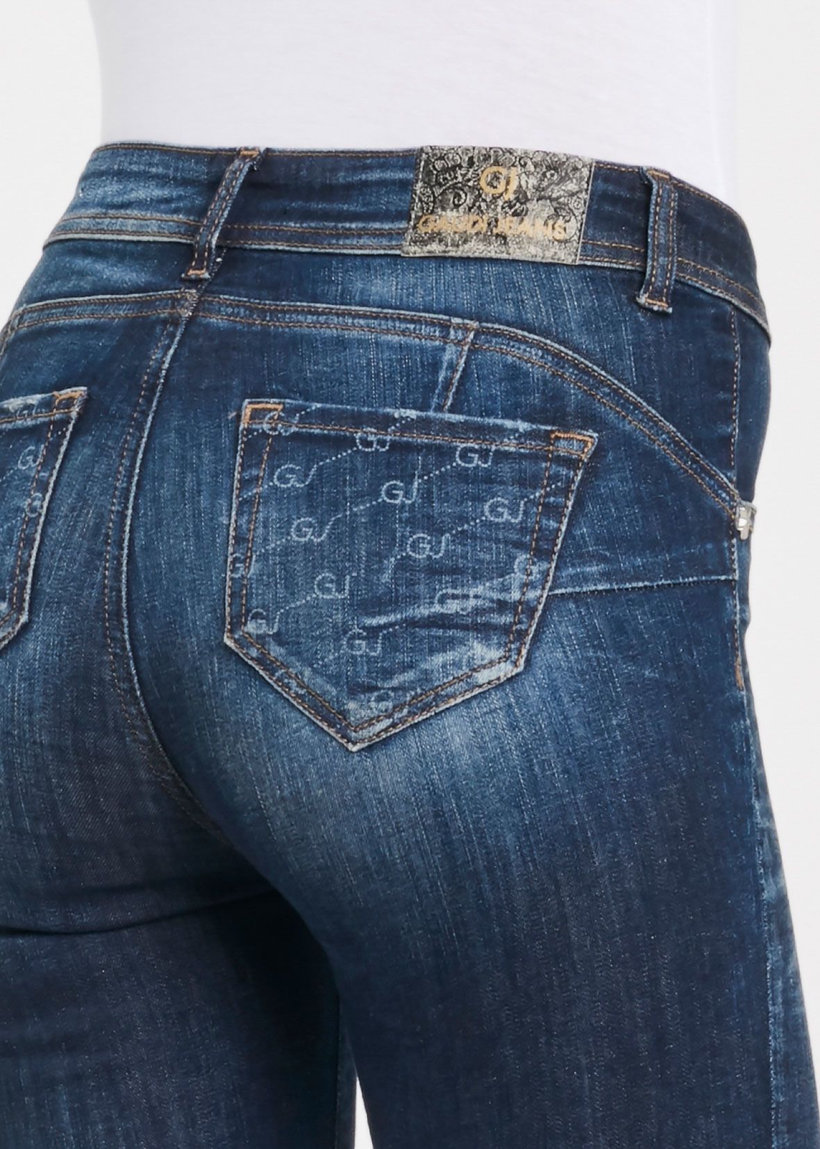 Jeans with logo pockets