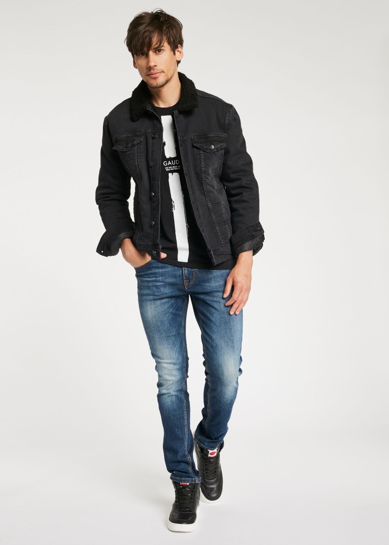 Jean avec coutures couleur tabac
