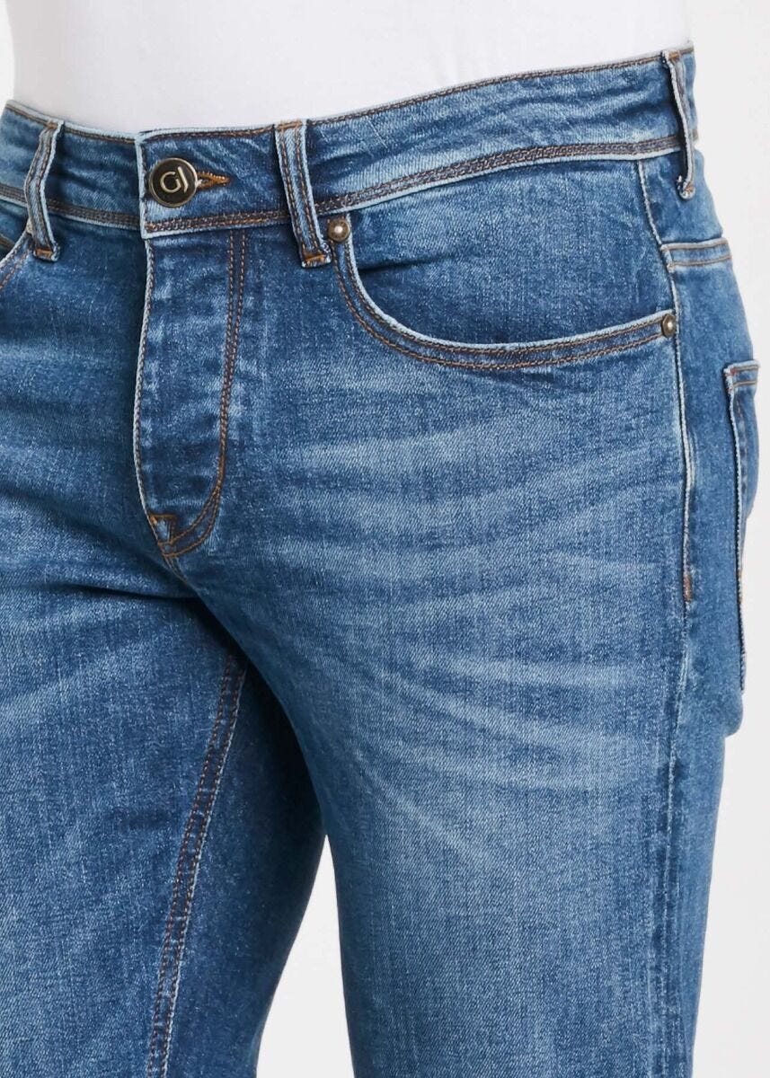 Jean en denim indigo moyen
