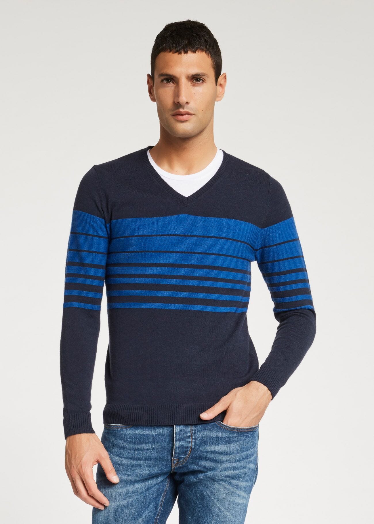 Pull avec encolure en V