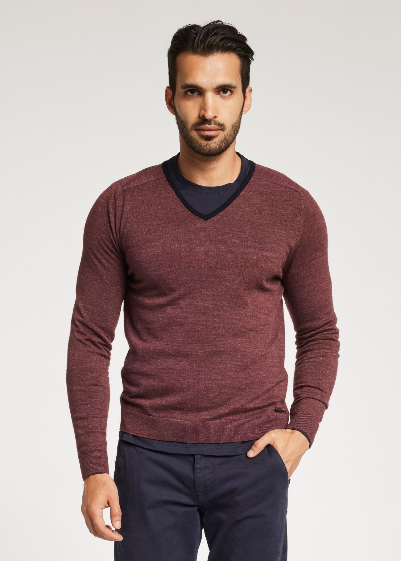 Pull avec bords contrastants