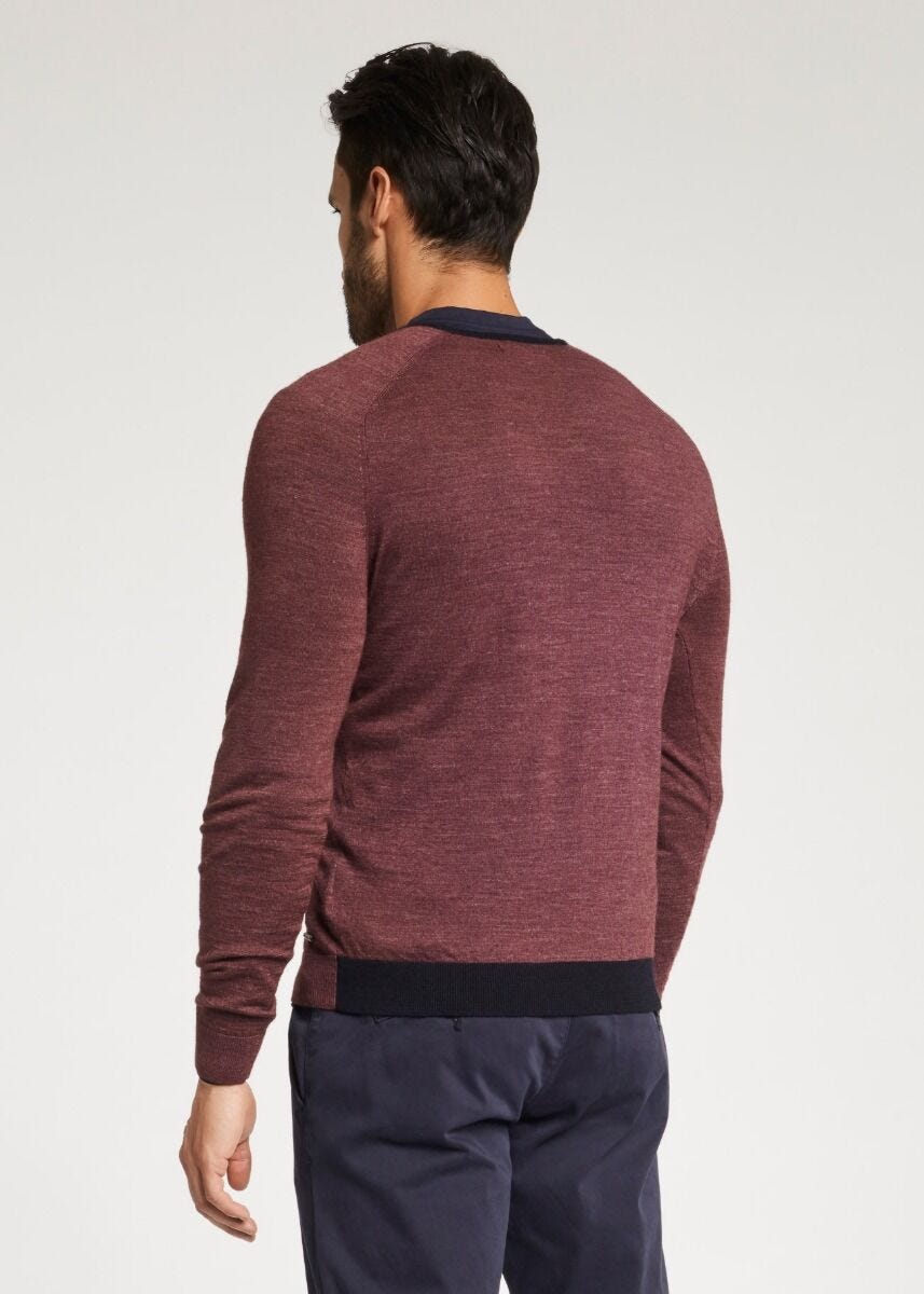 Pull avec bords contrastants