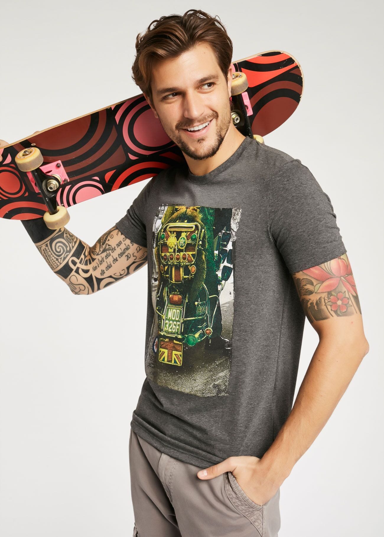 T-shirt con stampa grafica