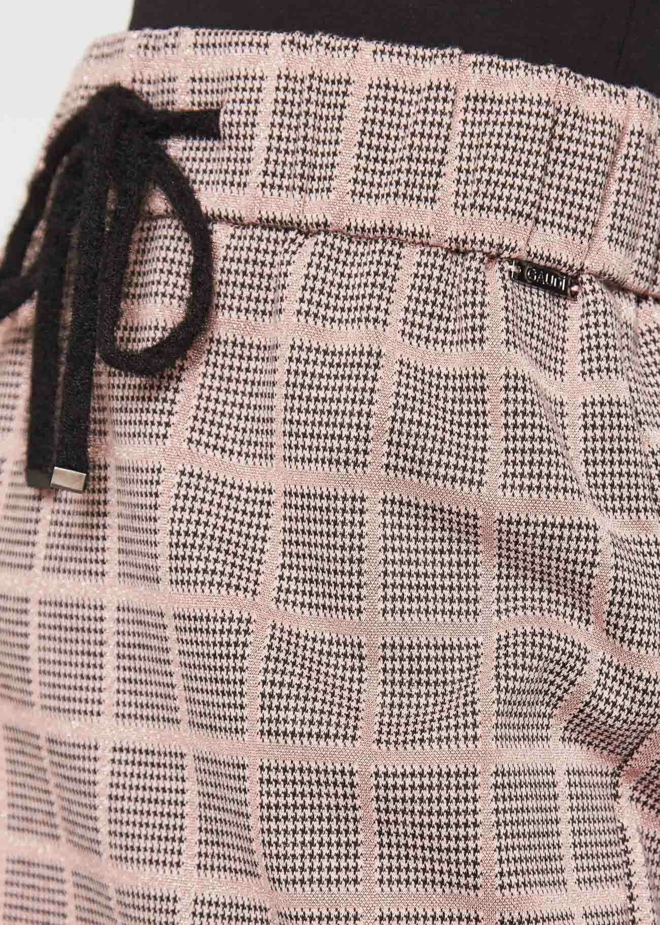 Check pattern skirt