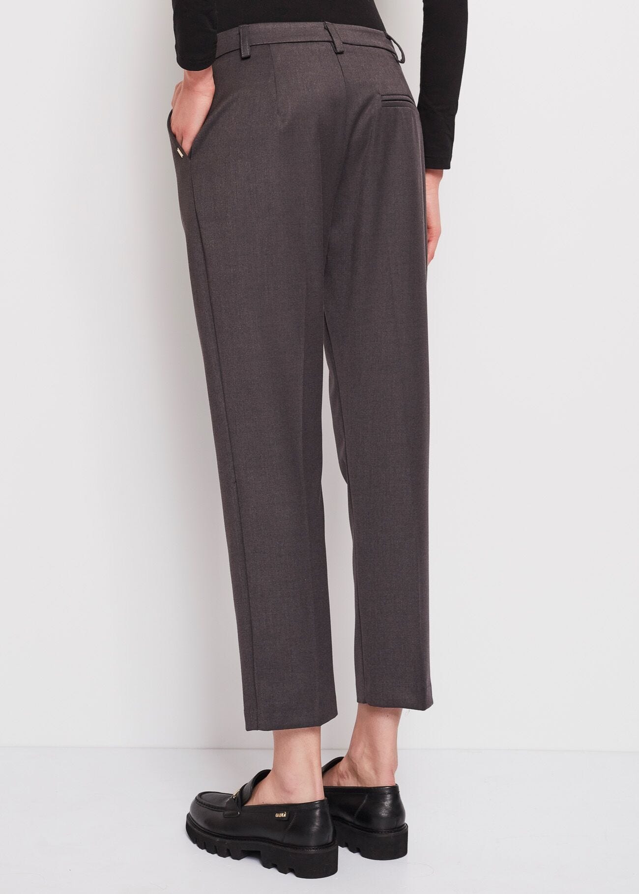 Cropped trousers