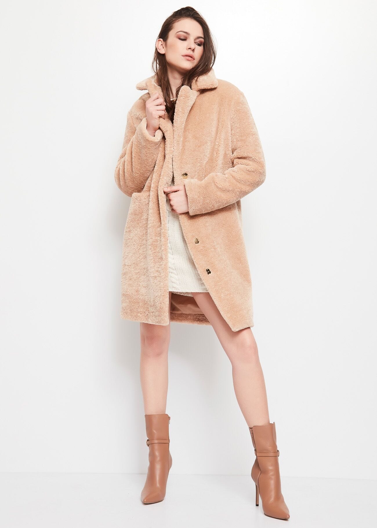 Faux fur coat with lapels