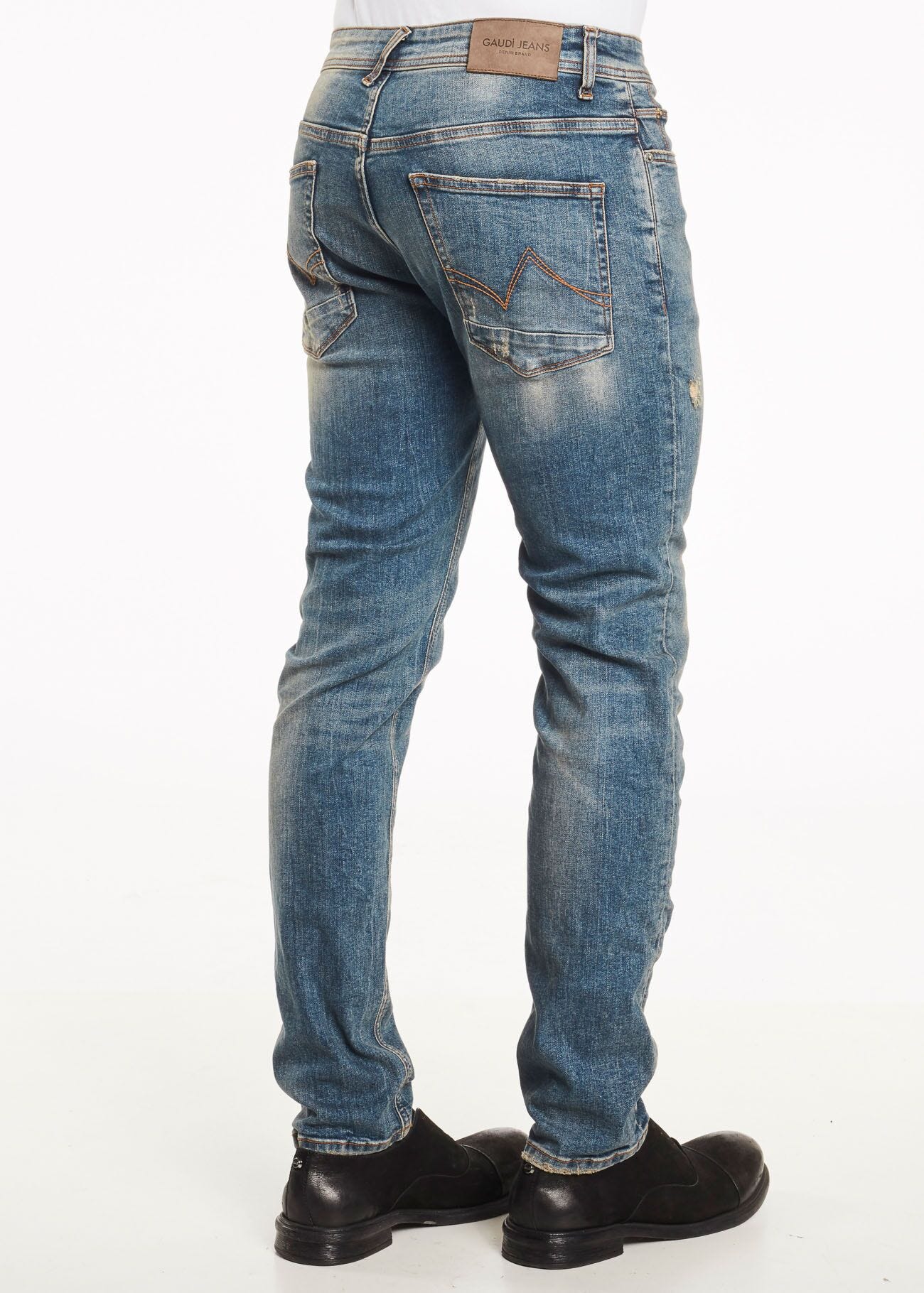 Jeans with destroyed detailing