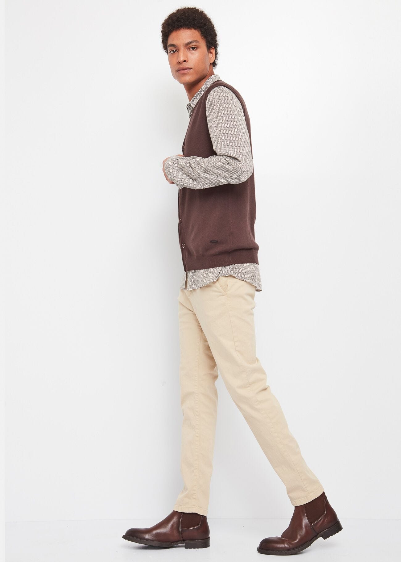 Gilet with buttons