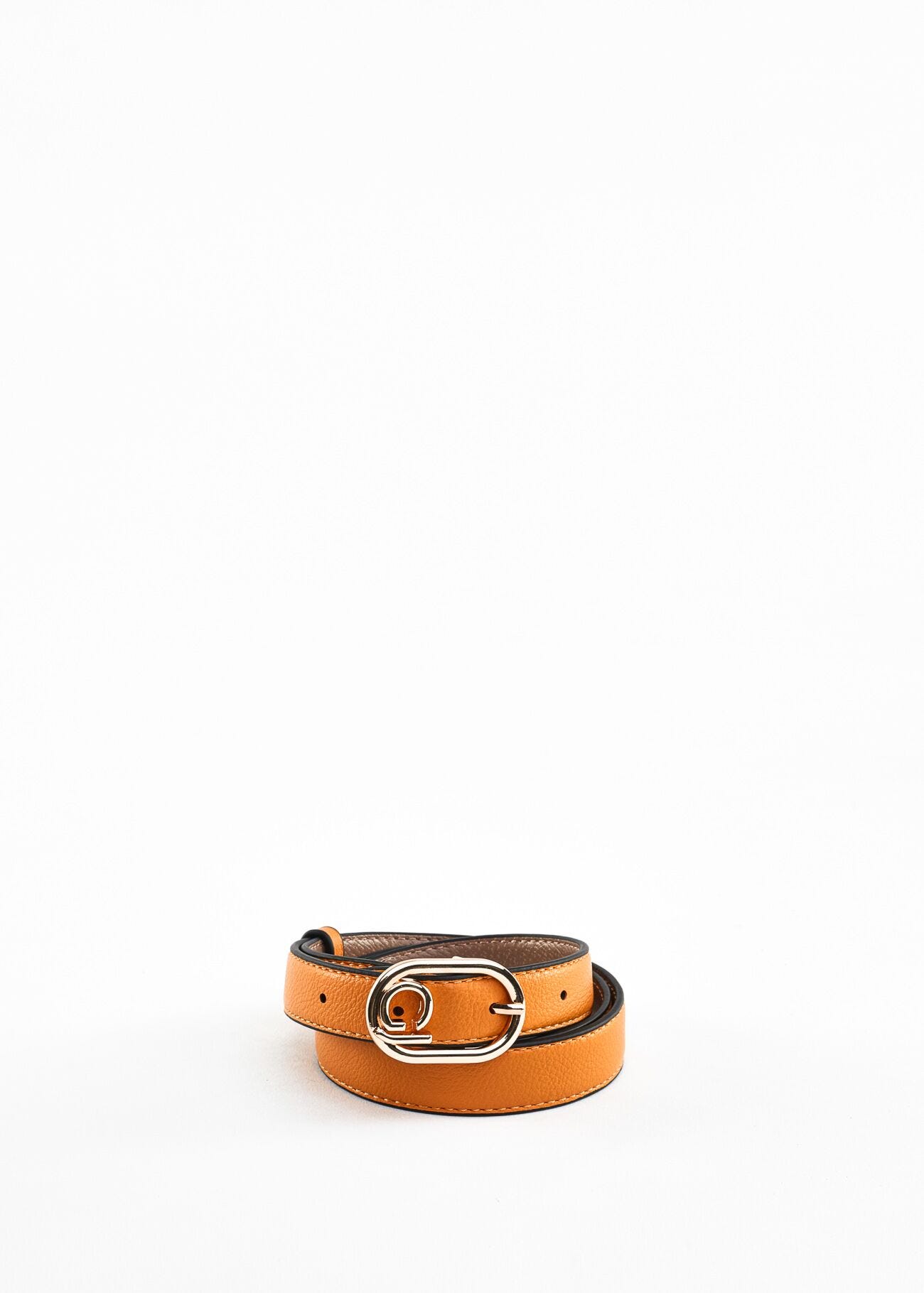 Belt with oval buckle