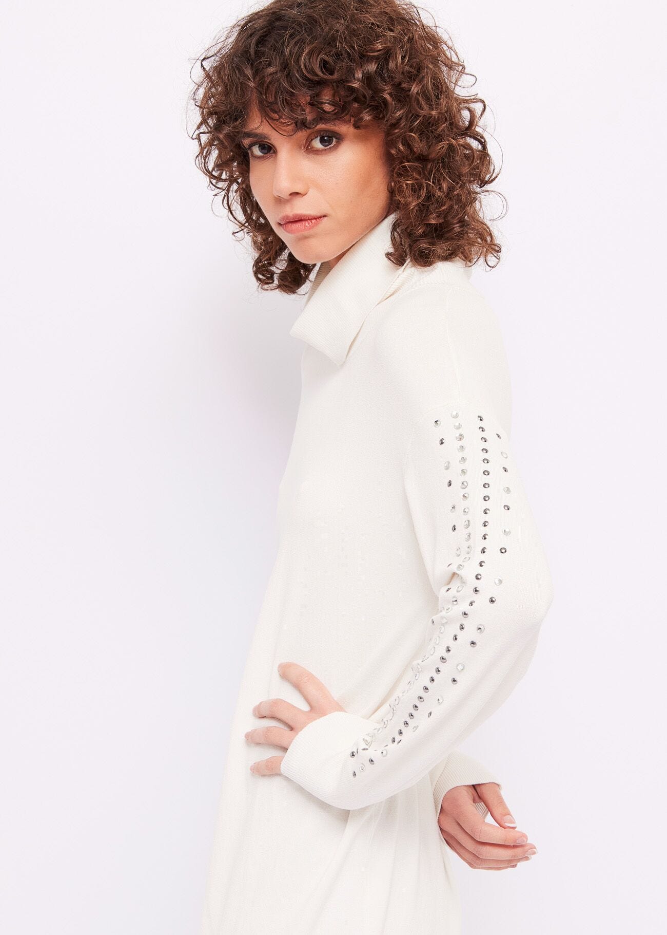 Mini abito con borchie e strass