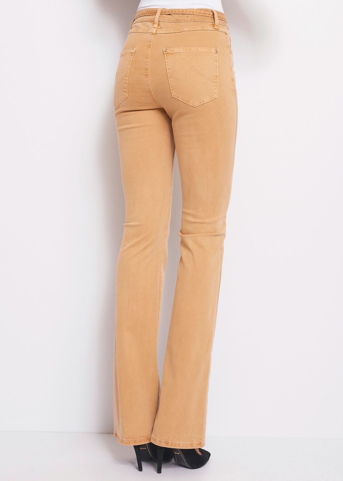 Pantaloni flare