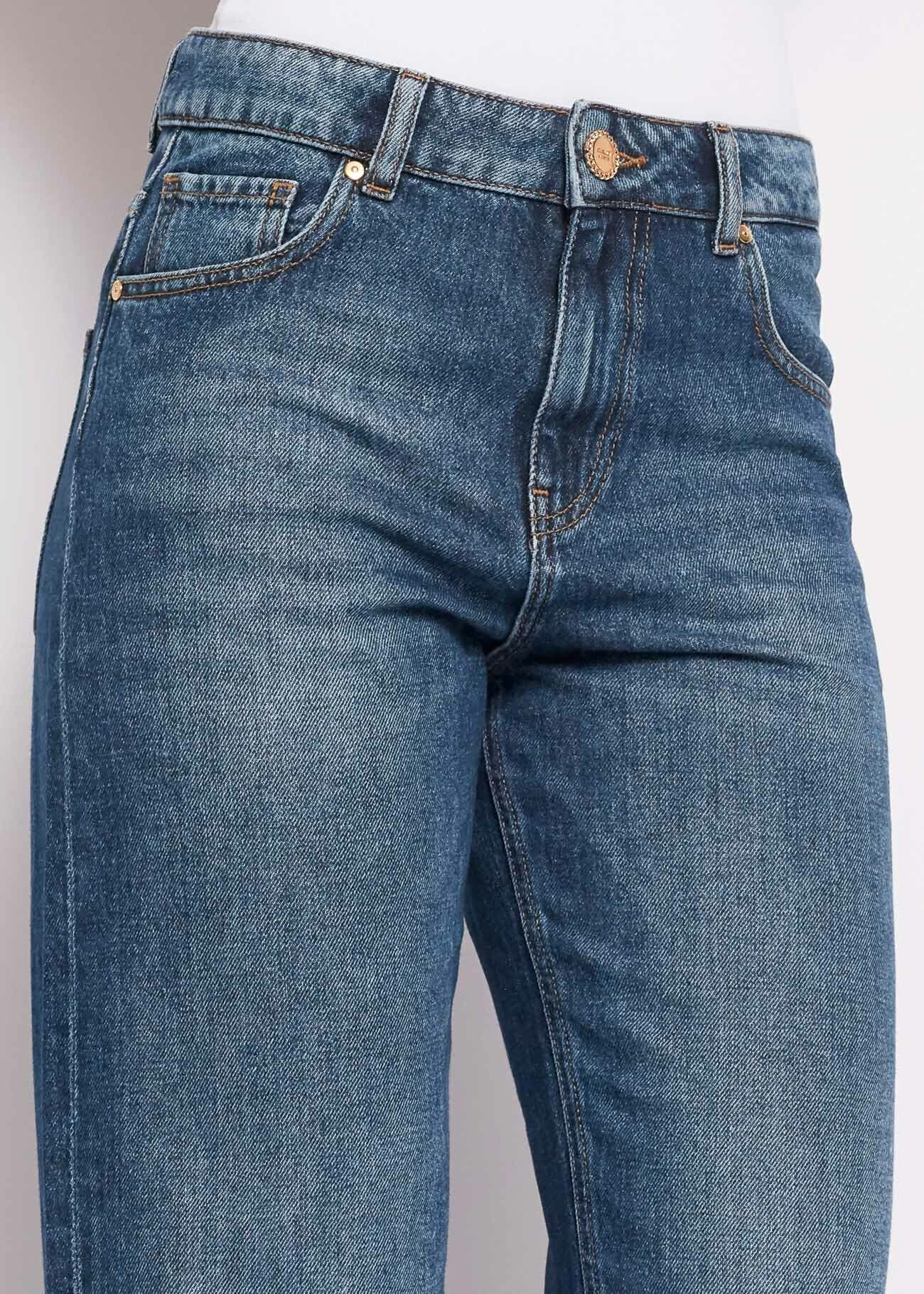 Slim-fit jeans