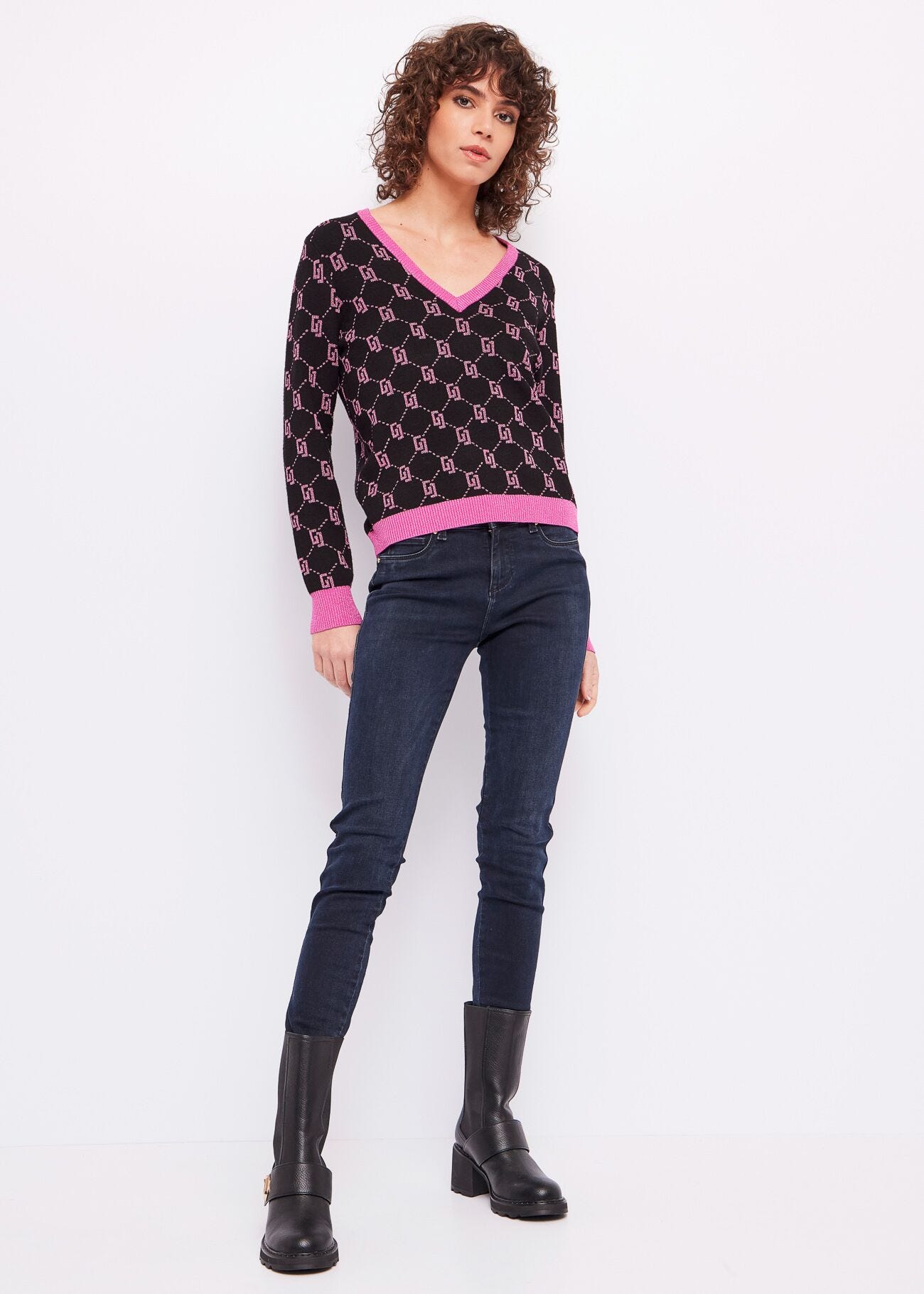 Maglia a V con logo jacquard