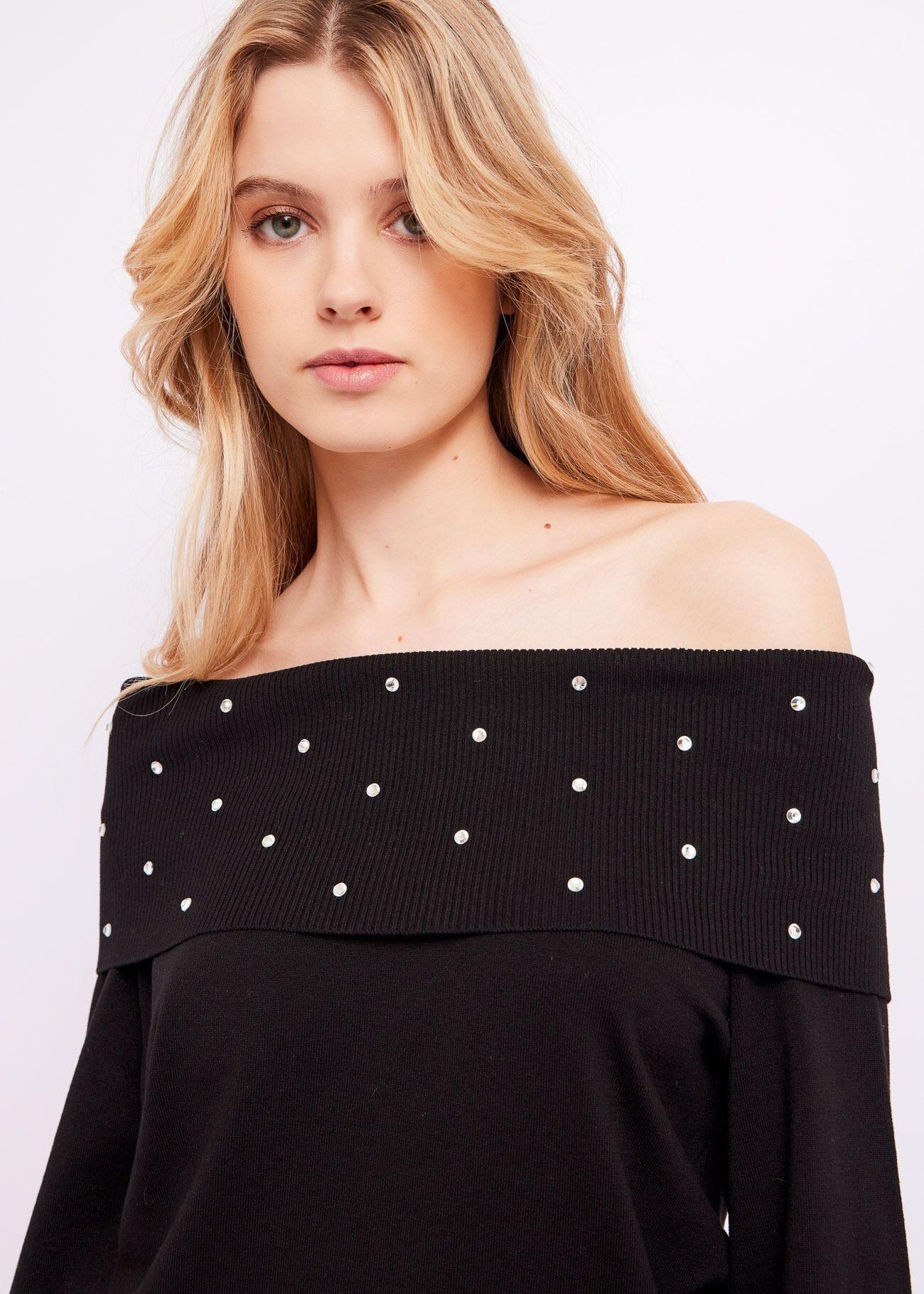 Maglia off the shoulder con strass