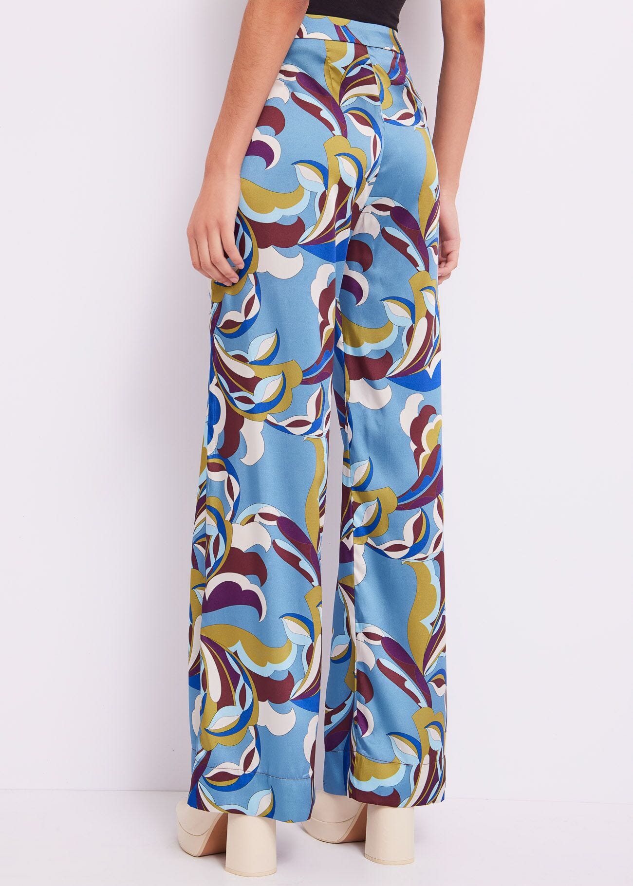 Floral-print trousers