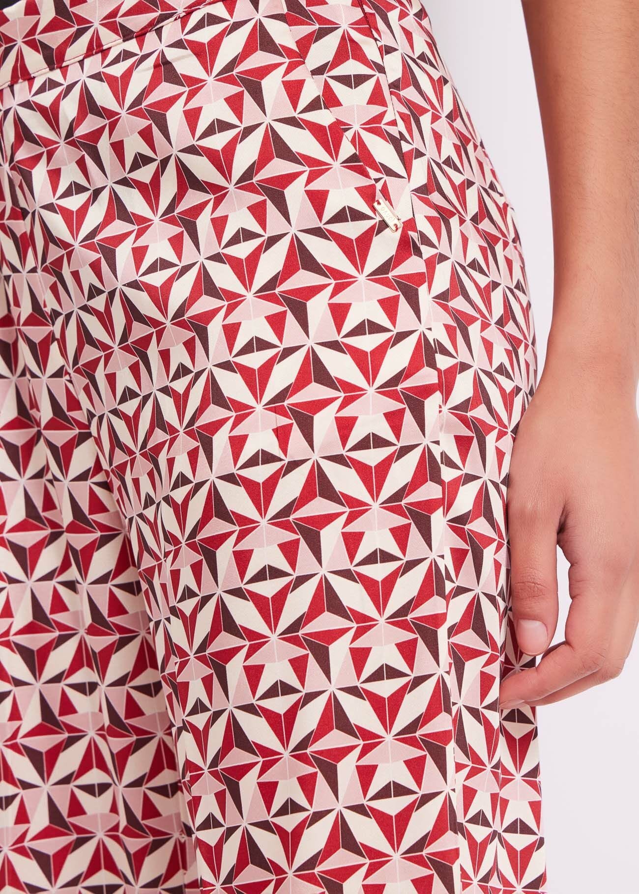 Trousers with geometric print