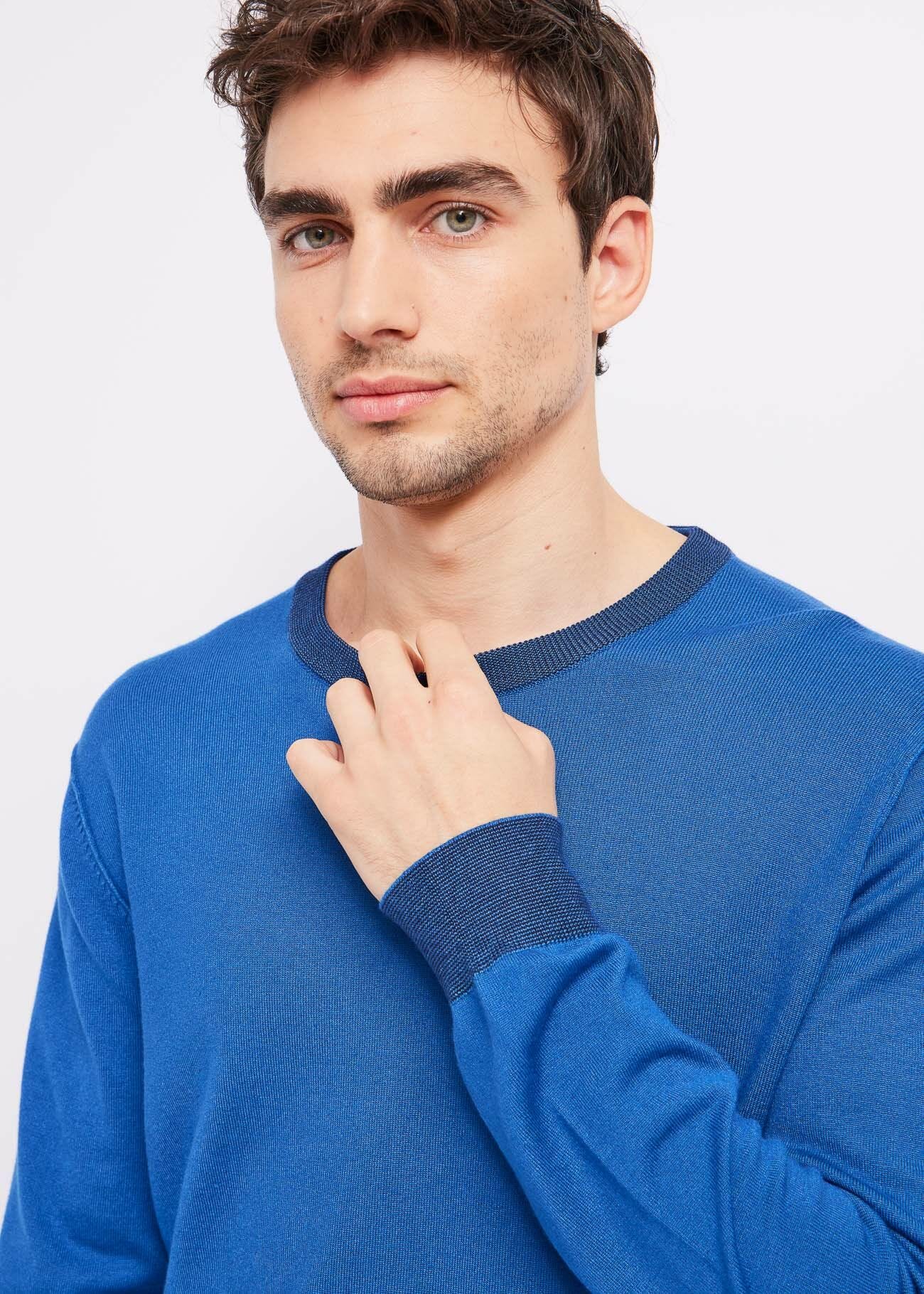 Maglia con bordi a contrasto
