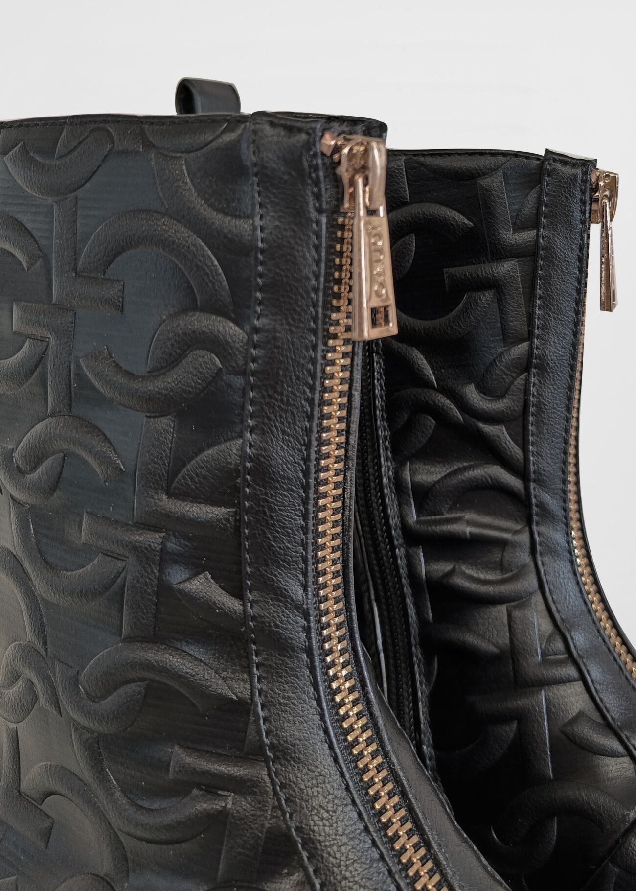 Ankle boots with logo