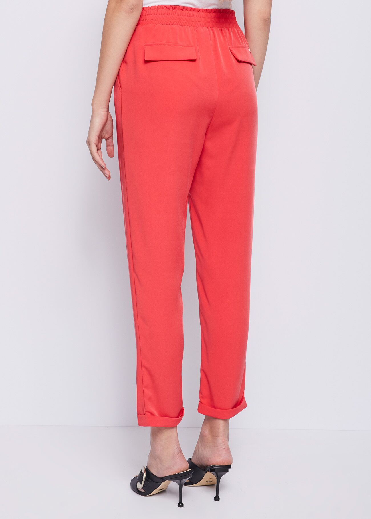 Trousers in fluid fabric