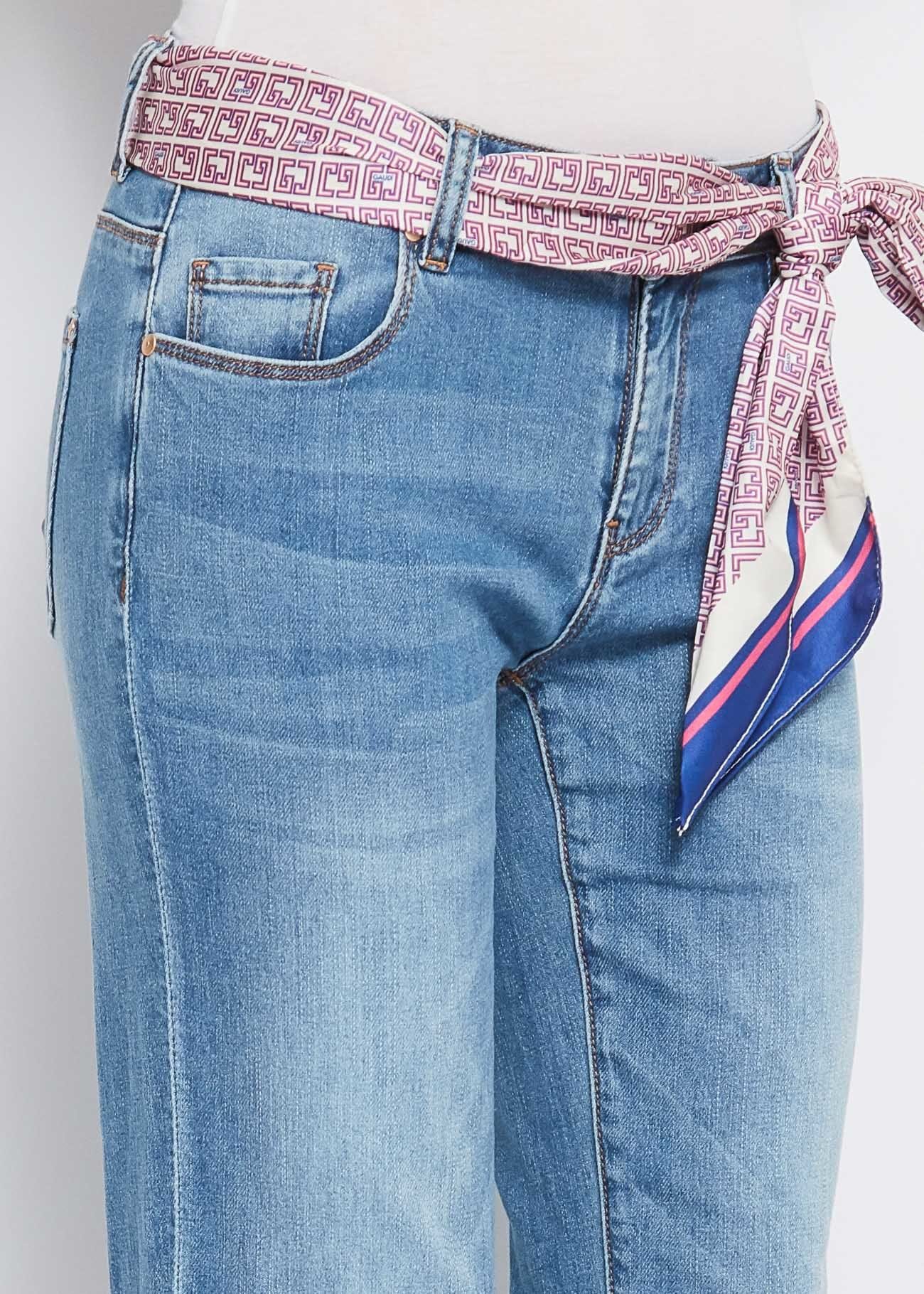 Jeans with logo belt