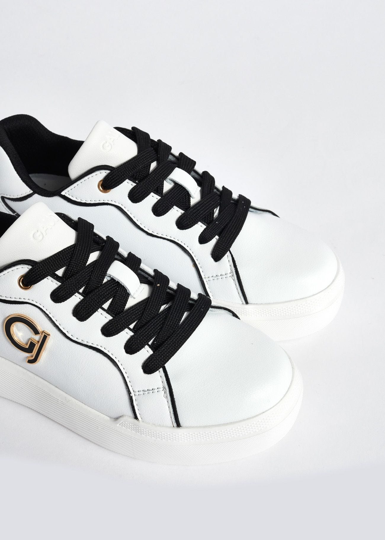 Leather trainers with logo
