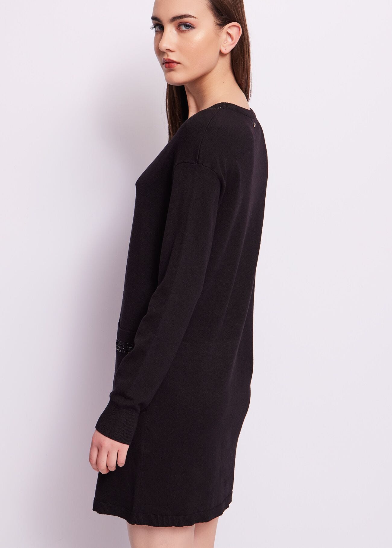 Abito nero in maglia con strass