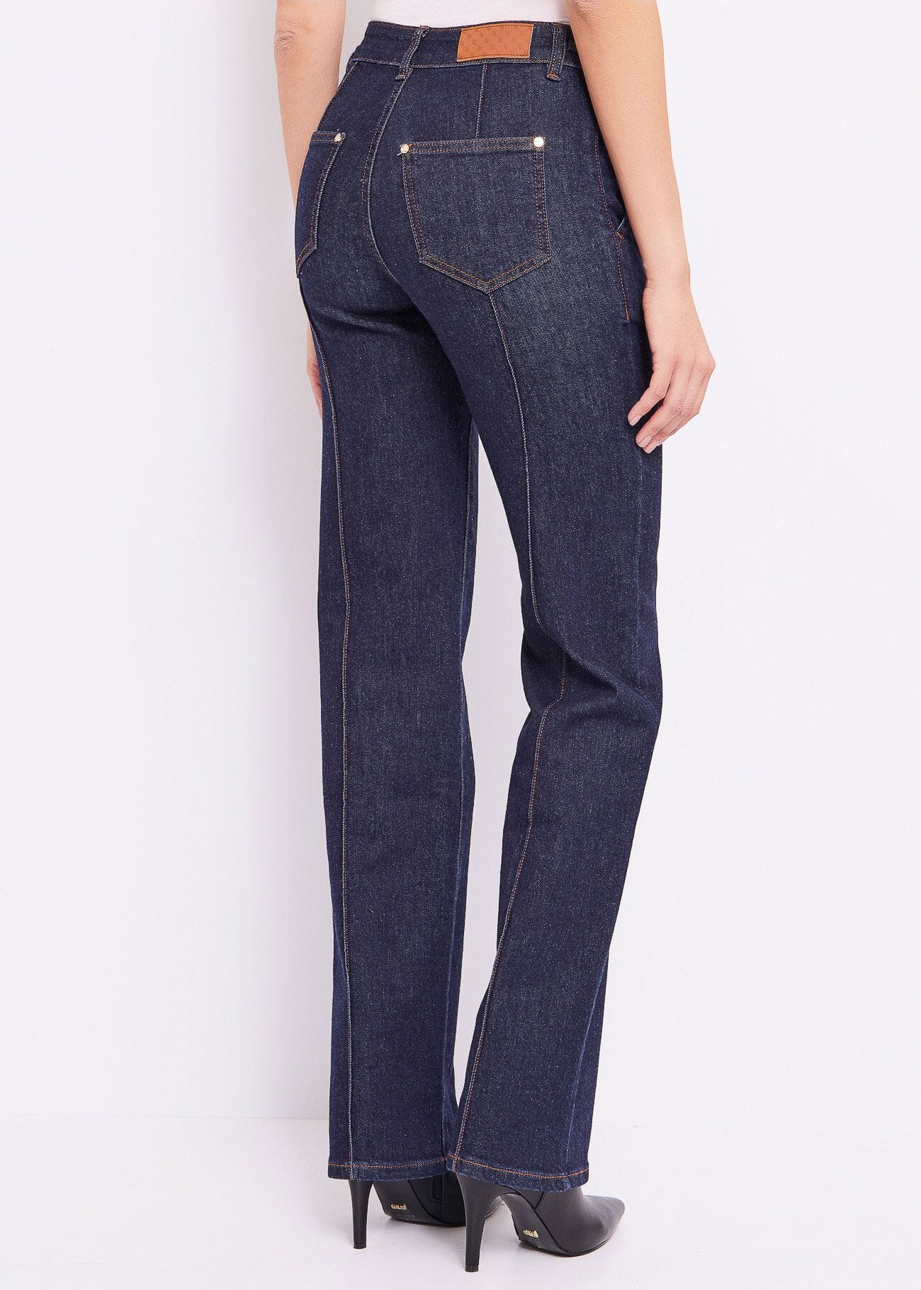 Straight jeans with crease