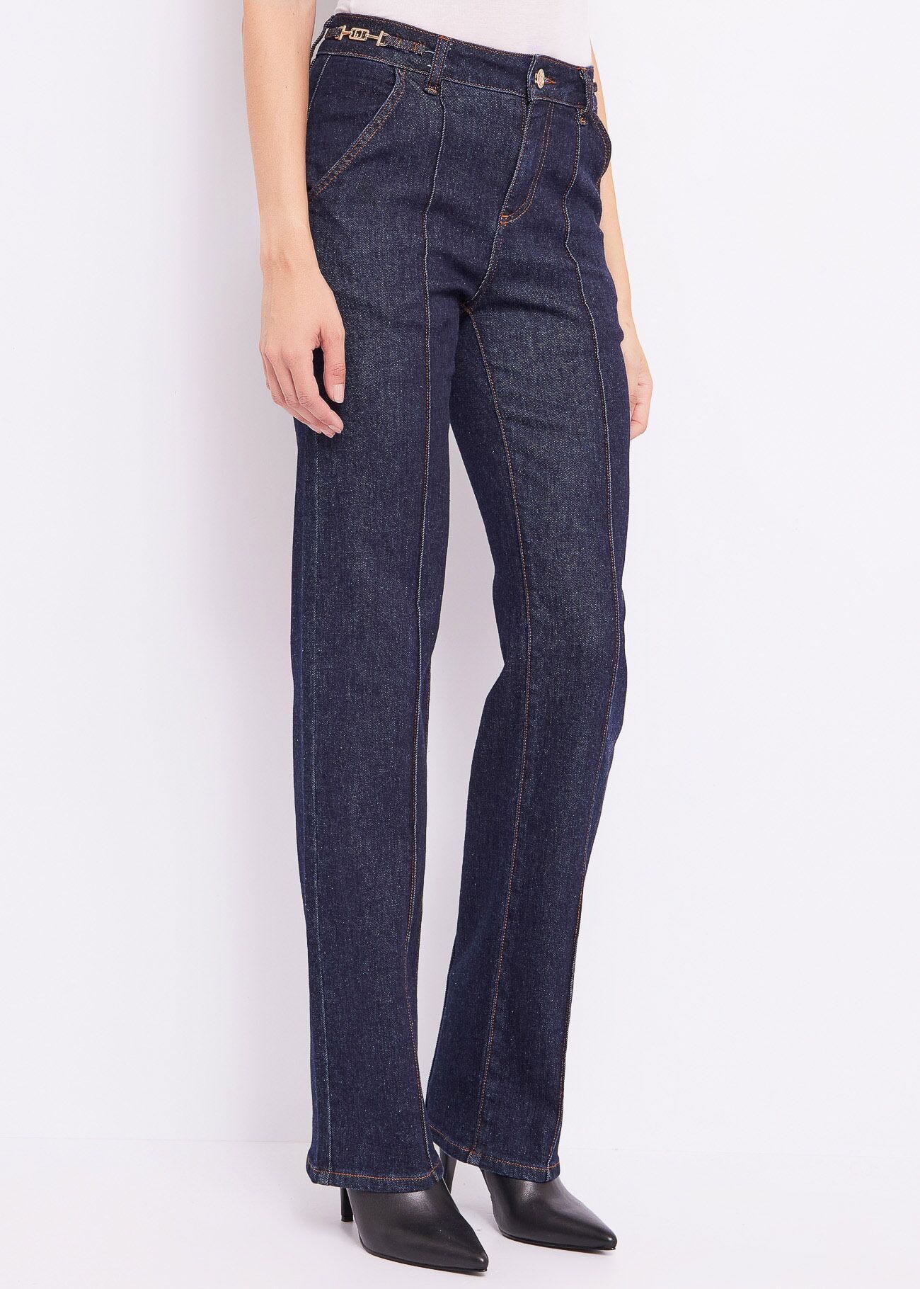Straight jeans with crease