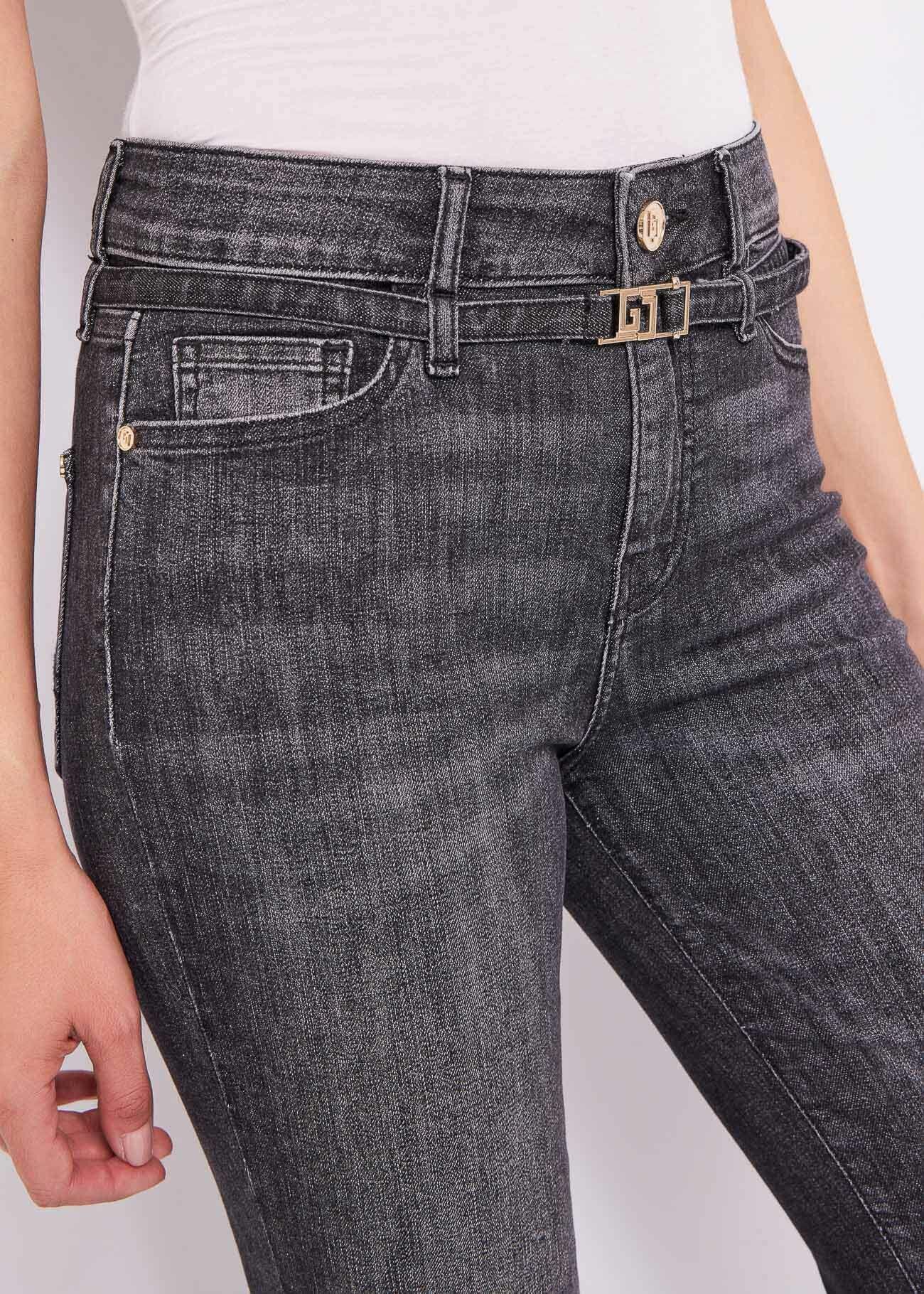Jeans flare in cotone con cintura