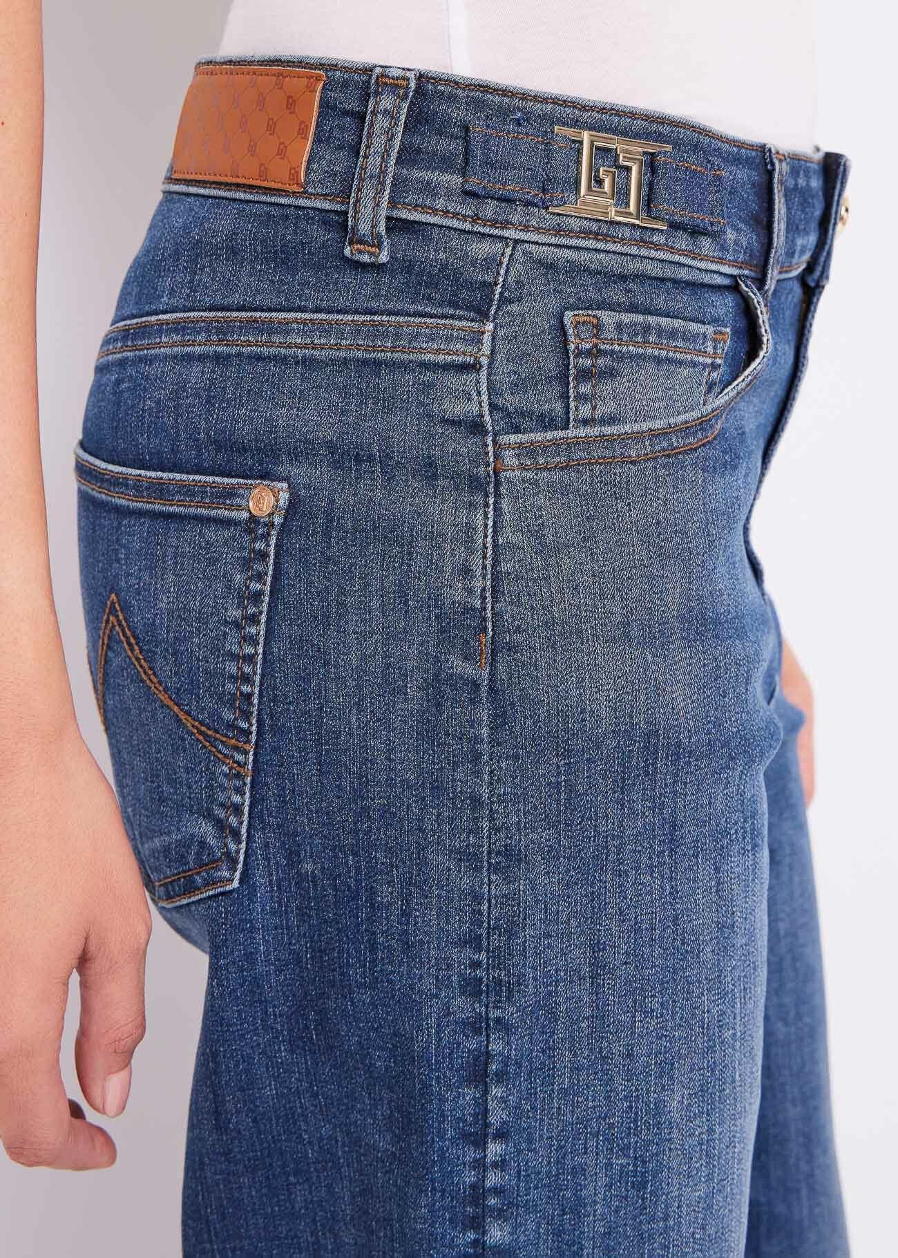 Straight worn cotton jeans