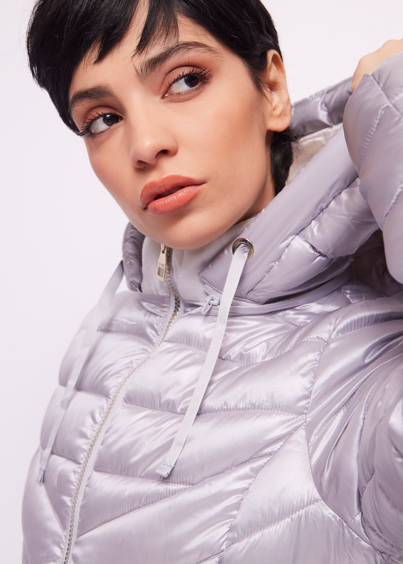 Piumino corto in nylon lucido