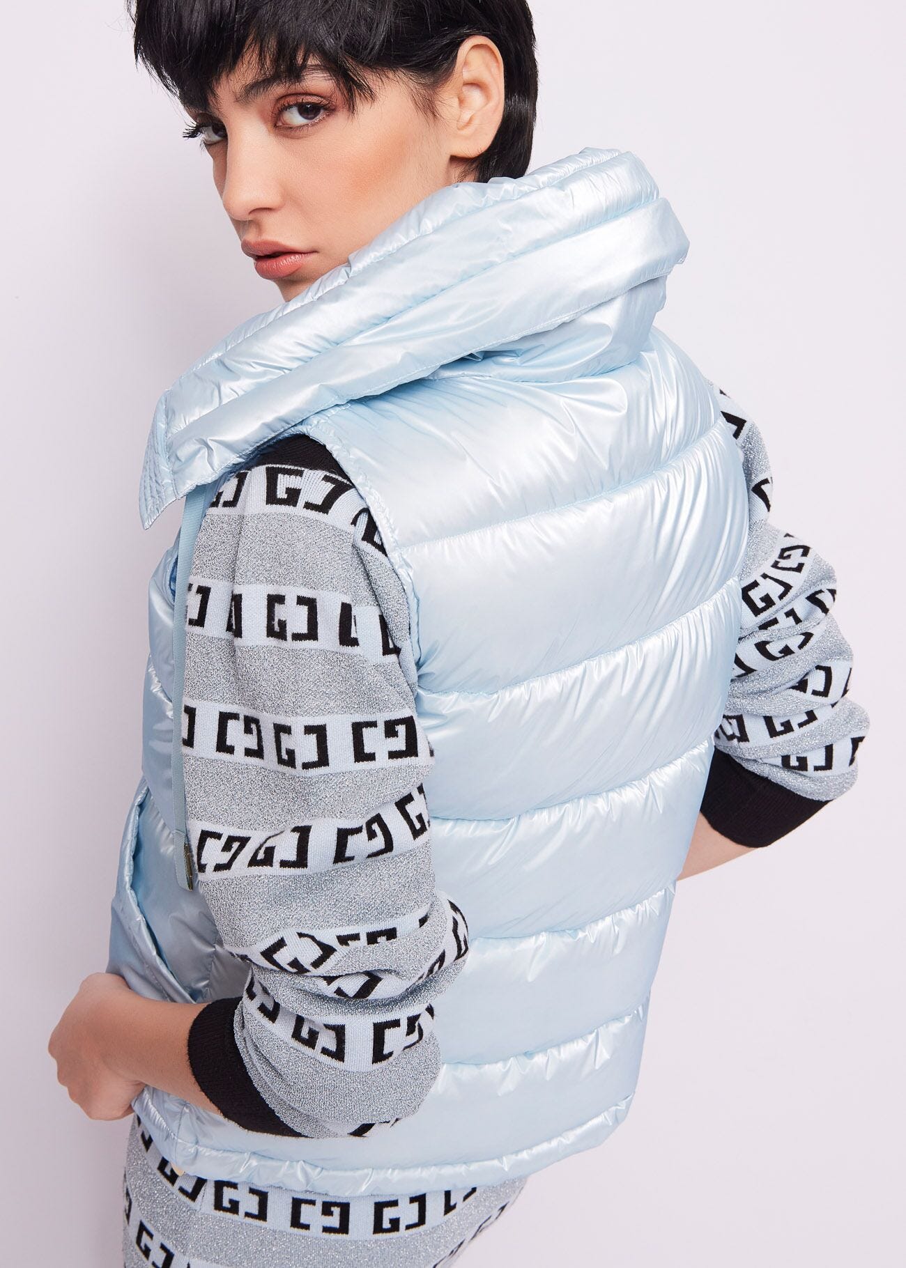 Light blue nylon added gilet