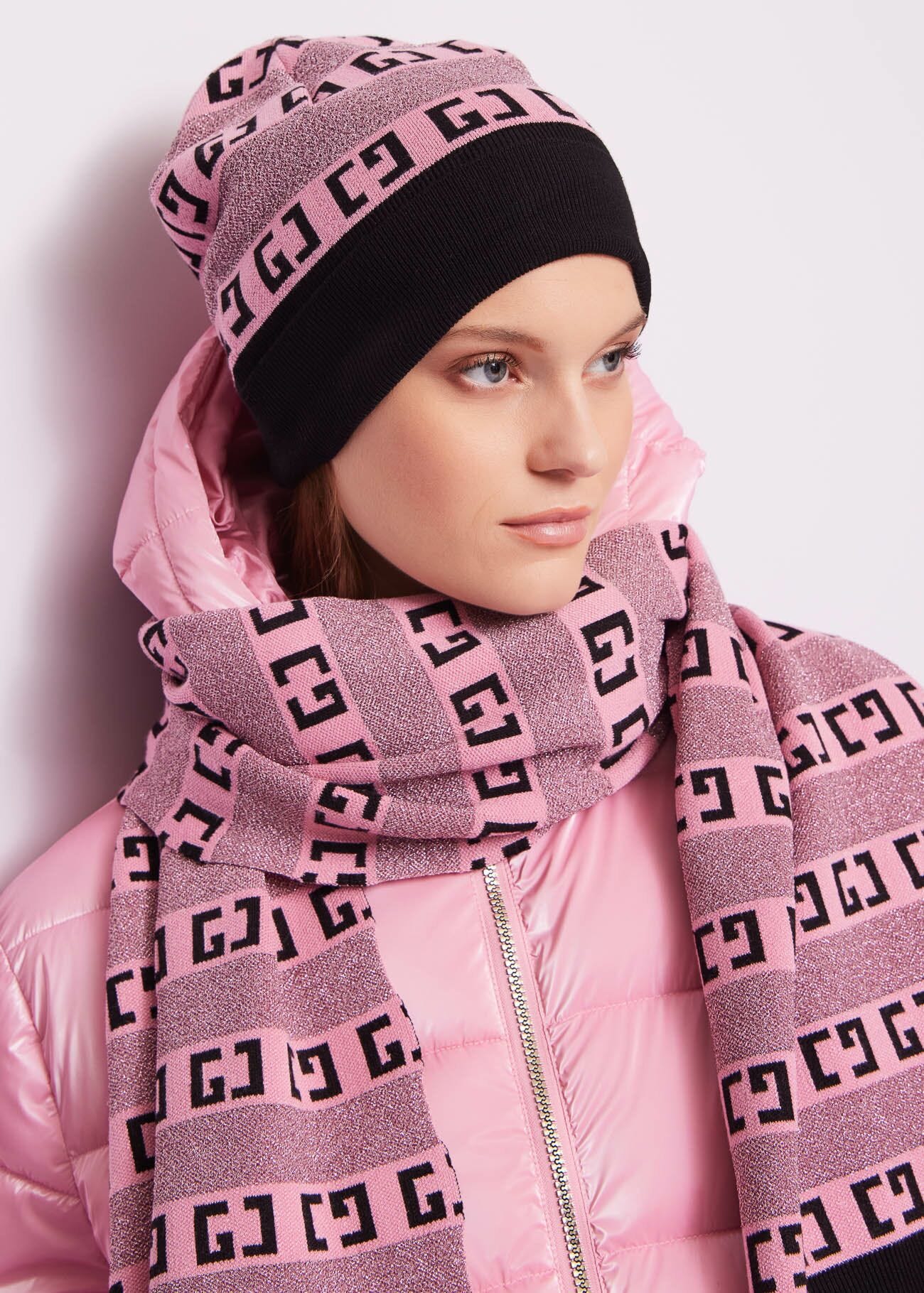 Beanie hat with jacquard logo