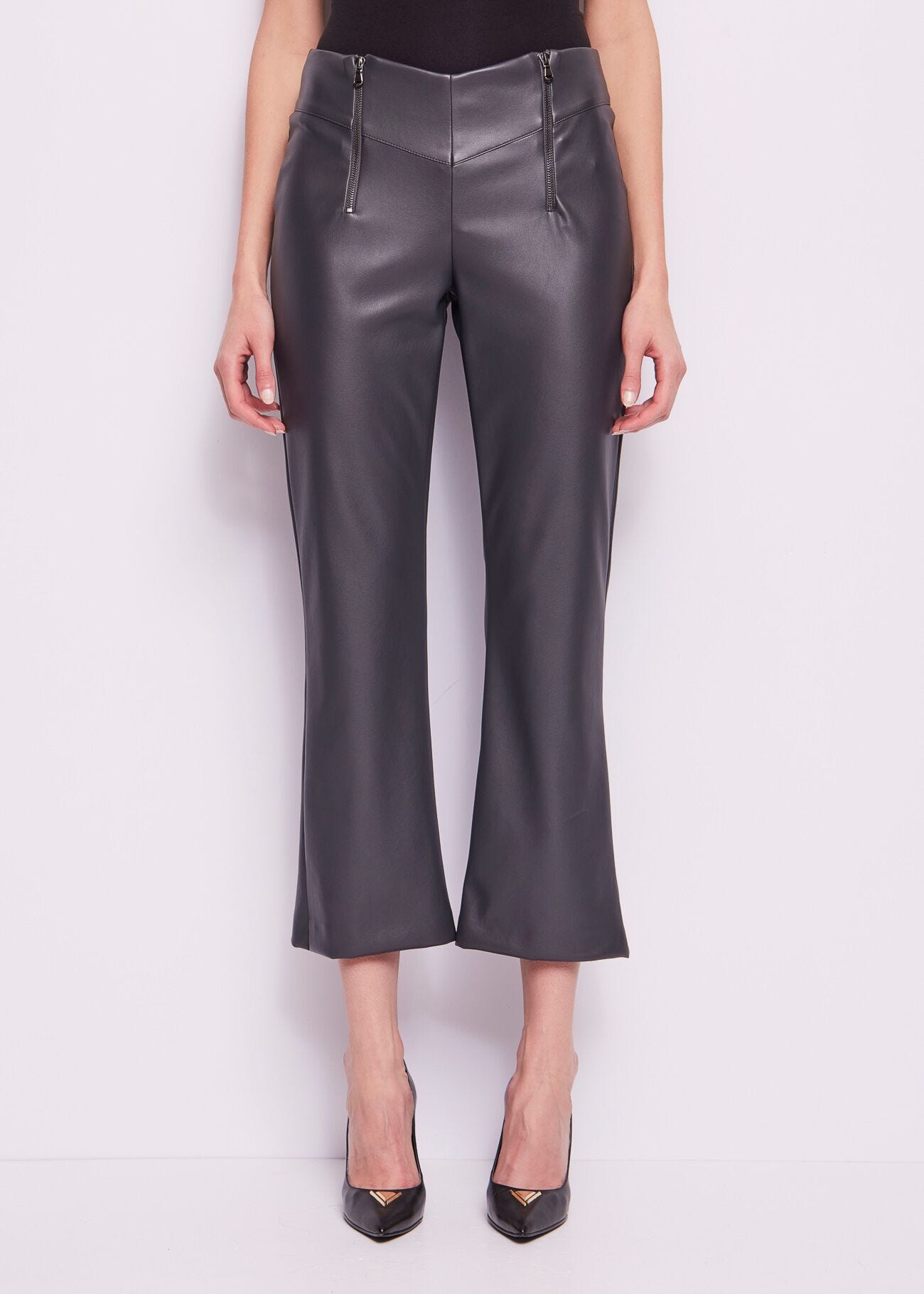 Pantalón gris de piel sintética
