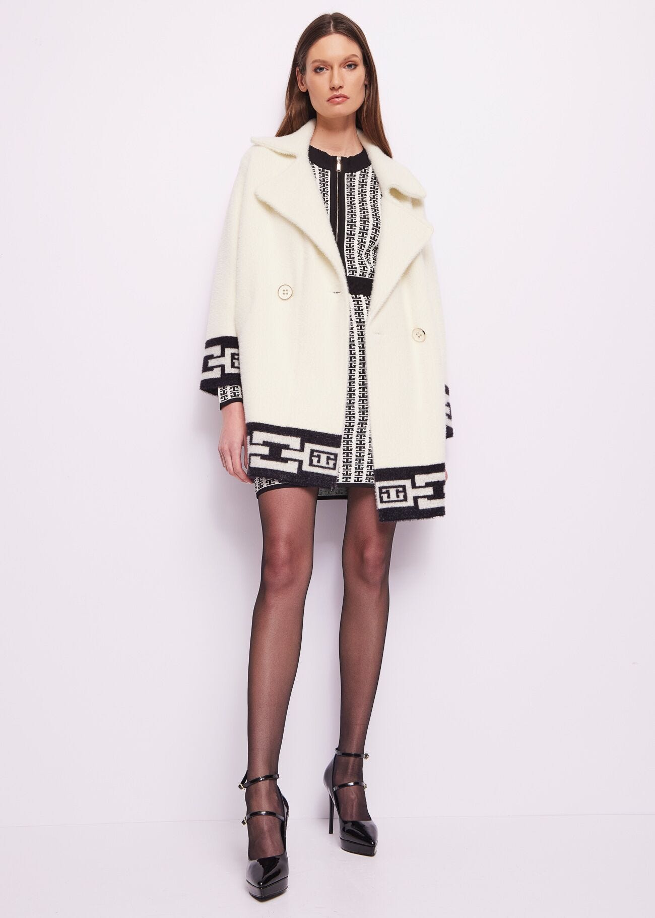 Knitted doublebreasted coat